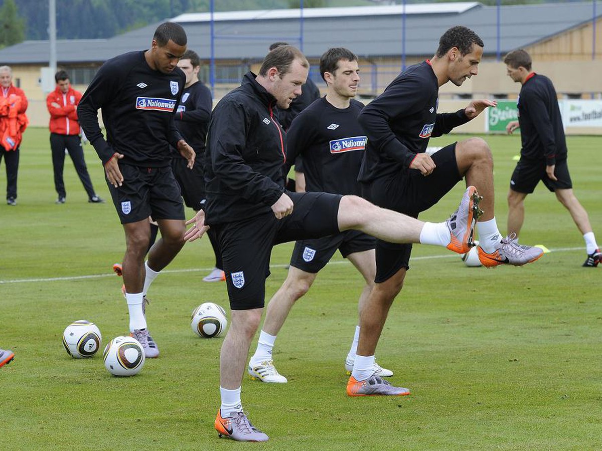 Wayne Rooney so spoluhráčmi na tréningu