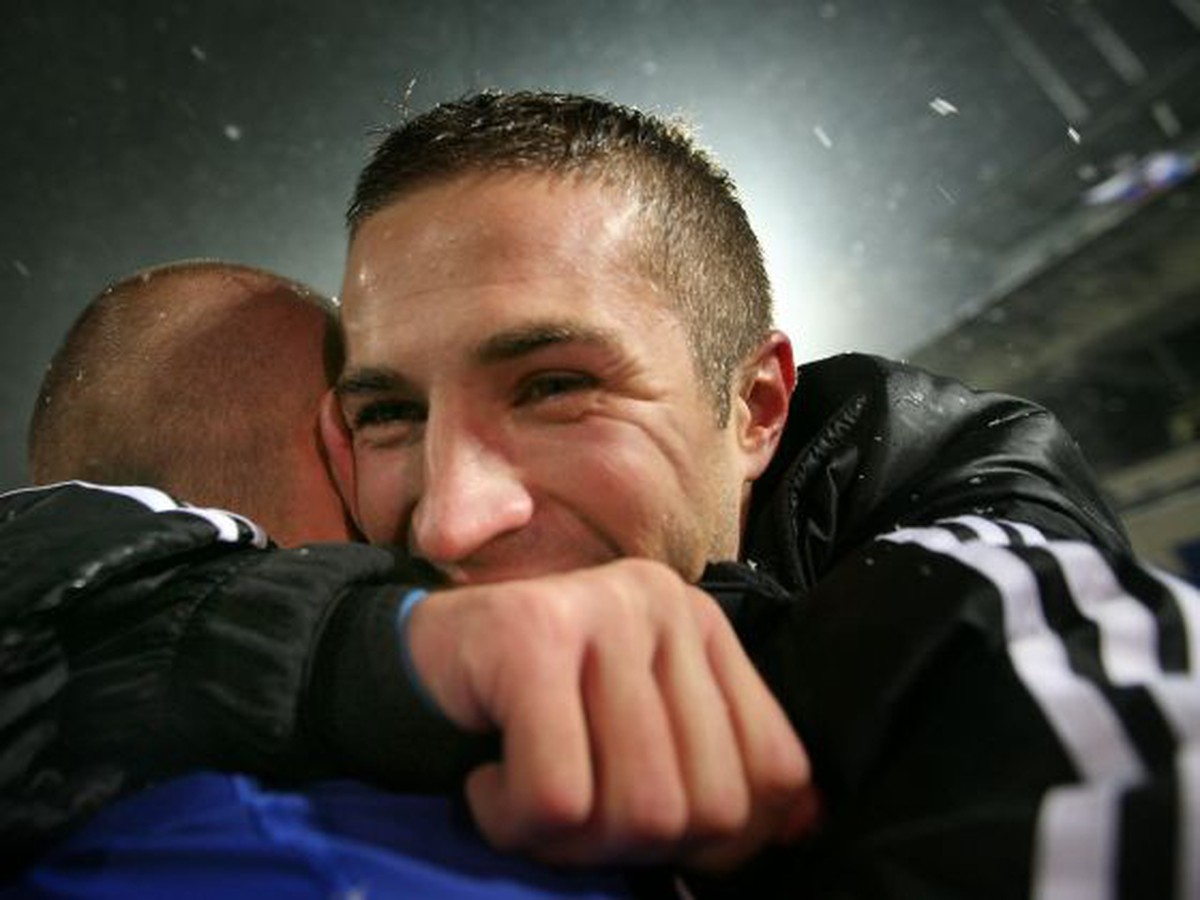 Stano Šesták v objatí s Weissom mladším