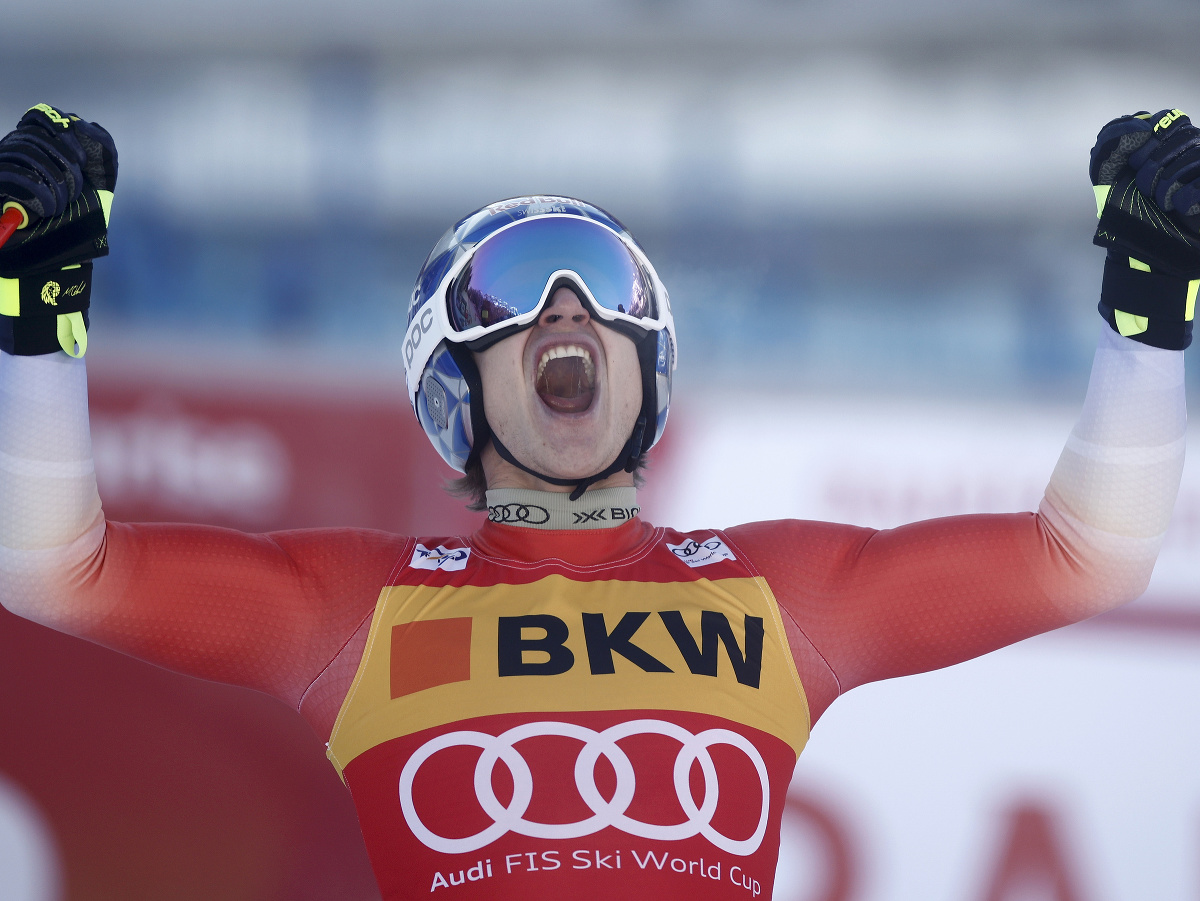 Švajčiarsky lyžiar Marco Odermatt vyhral štvrtkový zjazd vo Wengene 