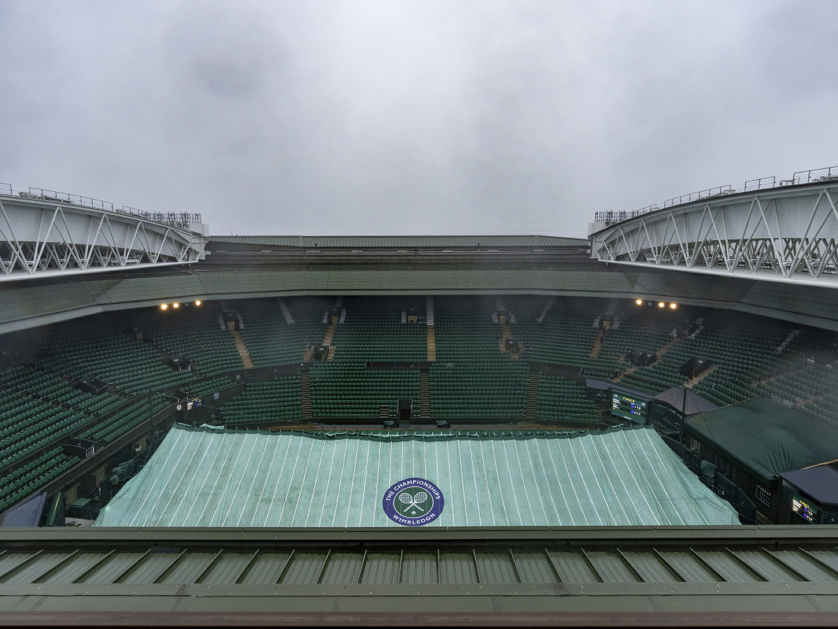Prvý hrací deň Wimbledonu komplikuje dážď