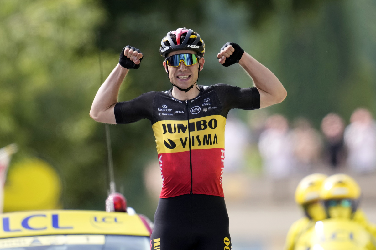 Wout Van Aert sa raduje z triumfu na 11. etape Tour de France