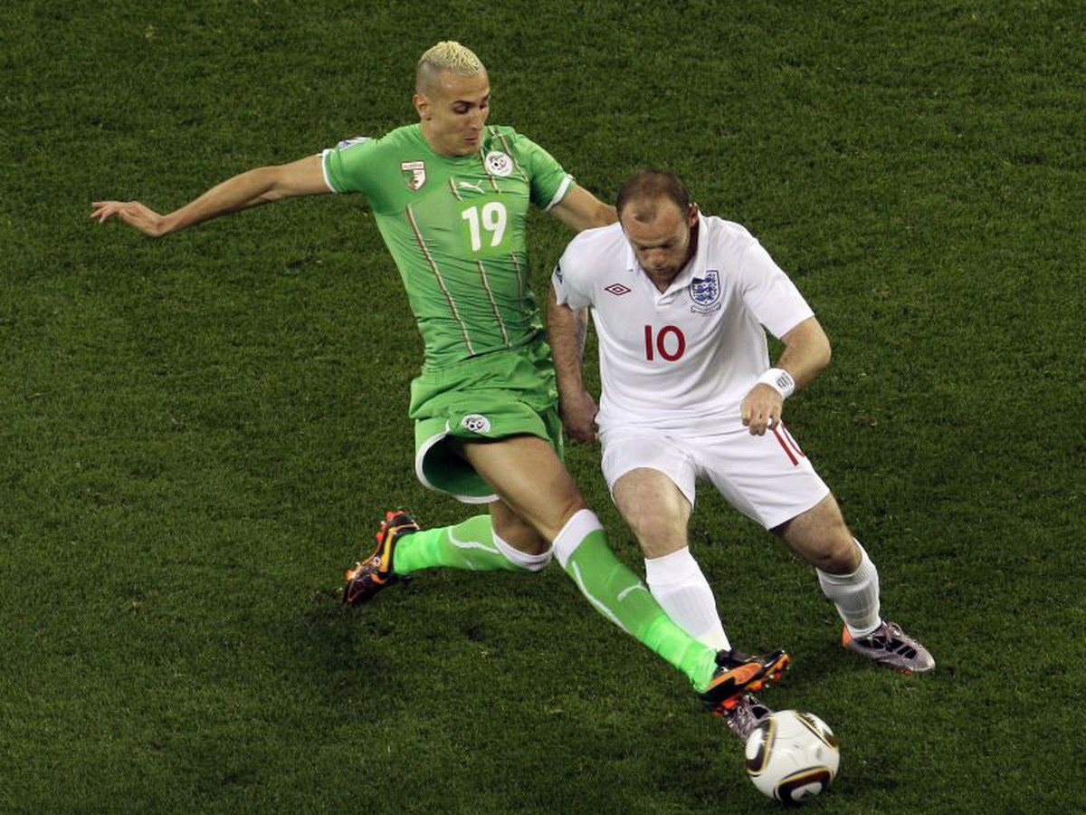 Rooney sa v zápase nepresadil (v súboji s Yebdom)