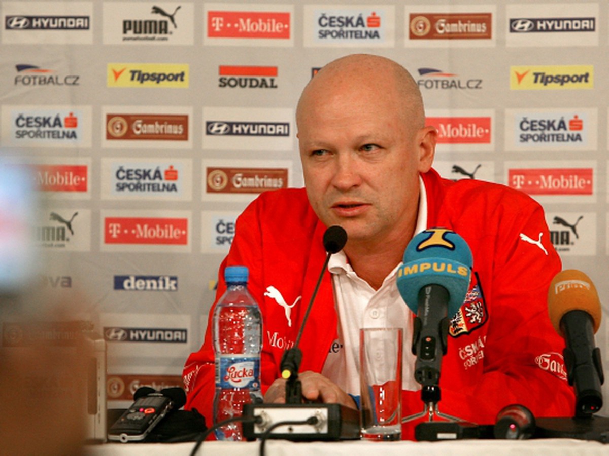 Ivan Hašek počas tlačovej besedy