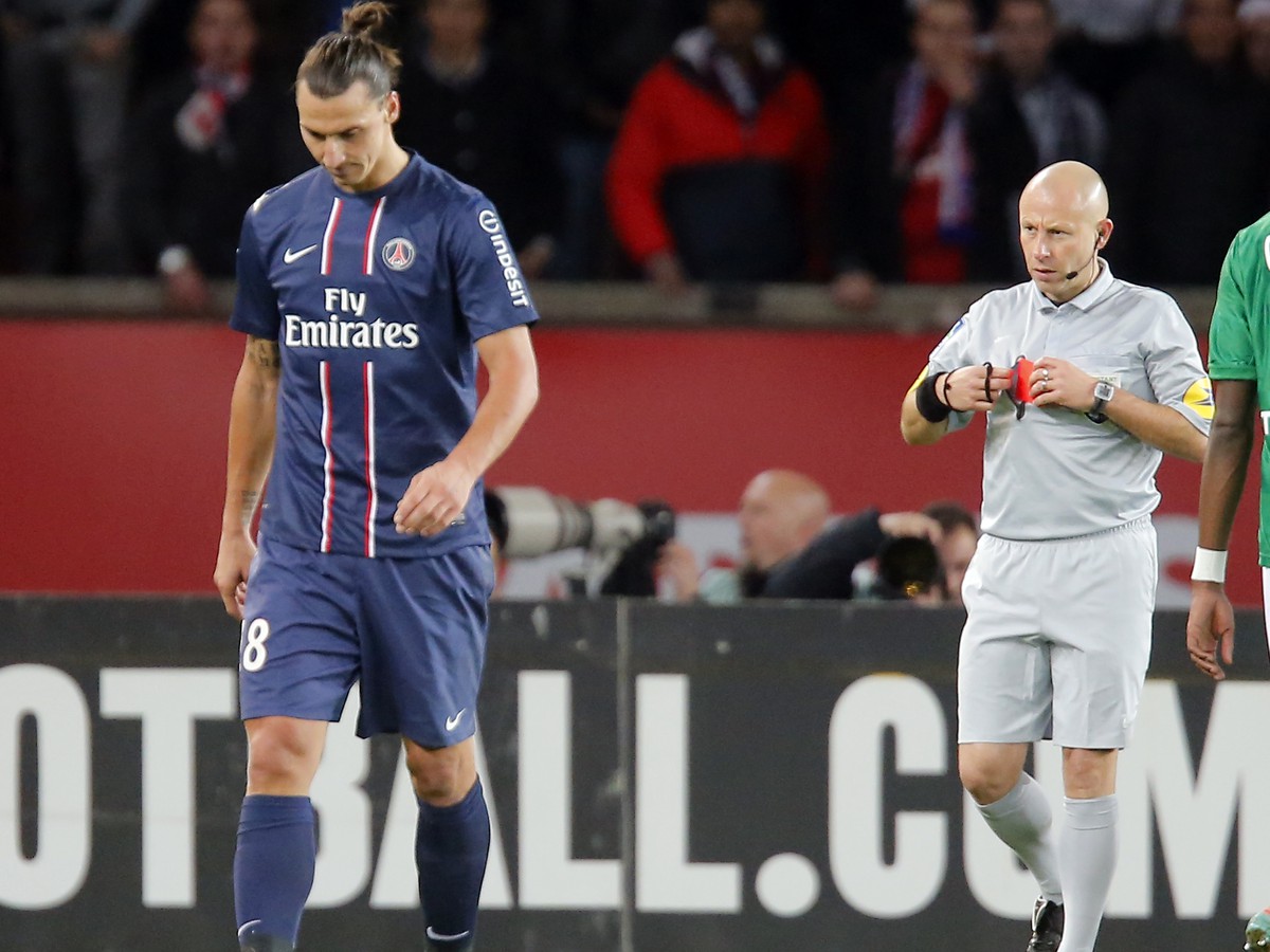 Zlatan Ibrahimovič po inkasovaní ČK opúšťa ihrisko