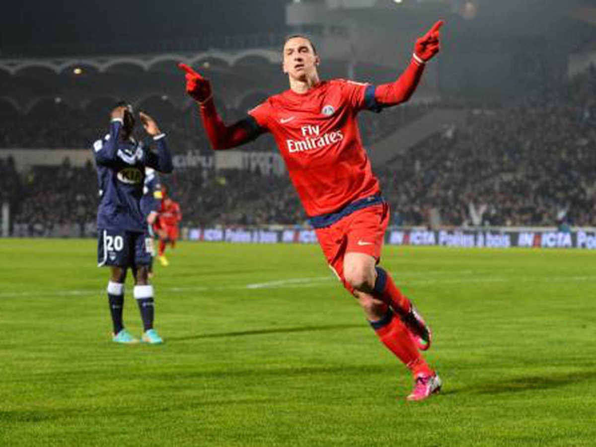 Zlatan Ibrahimovič oslavuje svoj víťazný gól