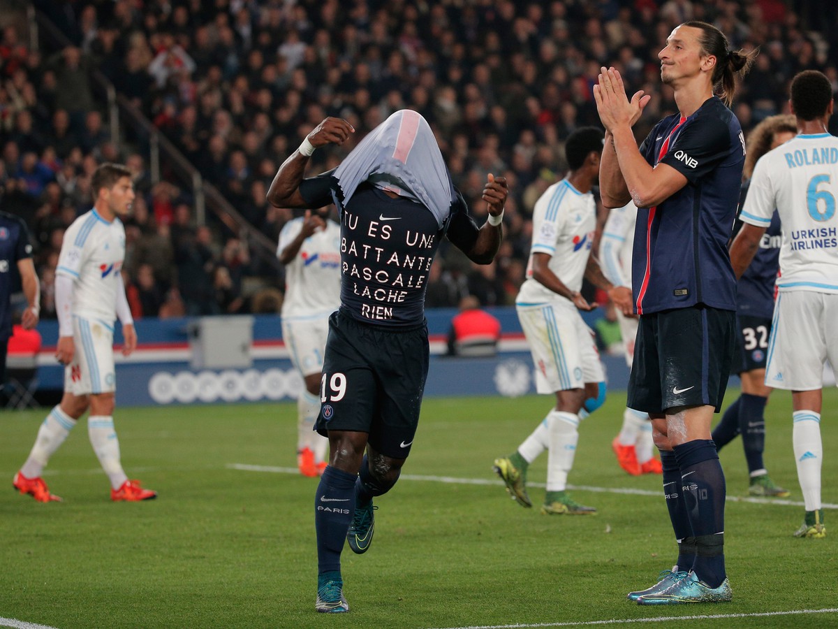 Serge Aurier (vľavo) a Zlatan Ibrahimovič oslavujú gól PSG