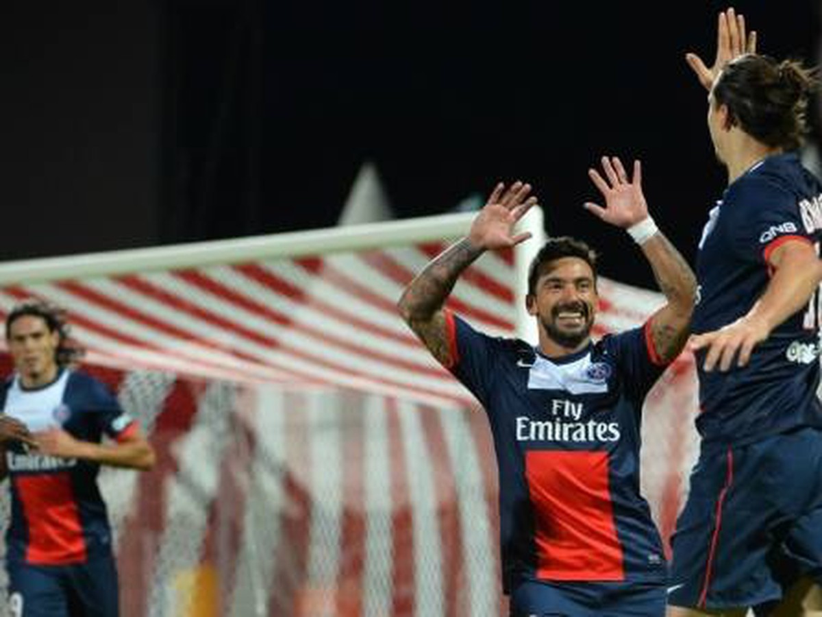 Hráči PSG oslavujú gól proti Ajacciu