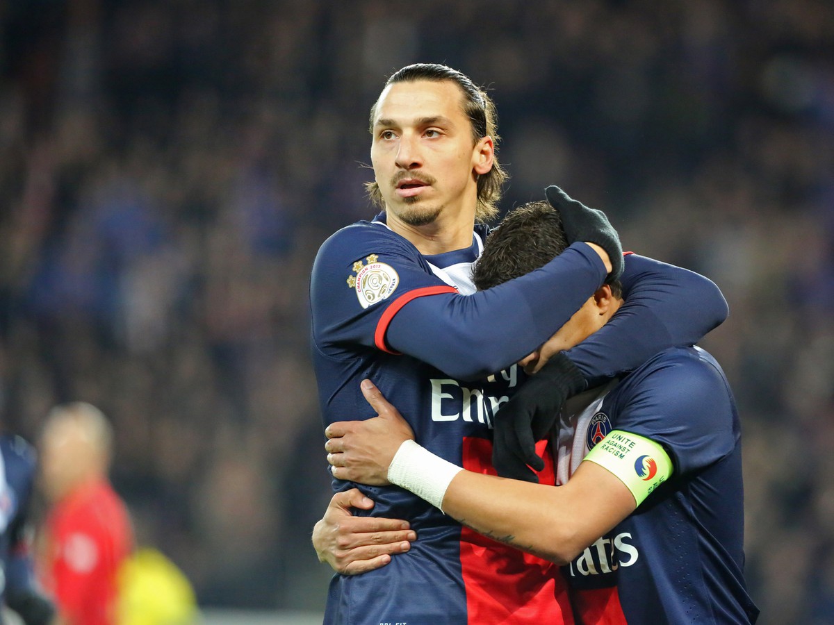 Zlatan Ibrahimovič a Thiago Silva sa radujú z gólu