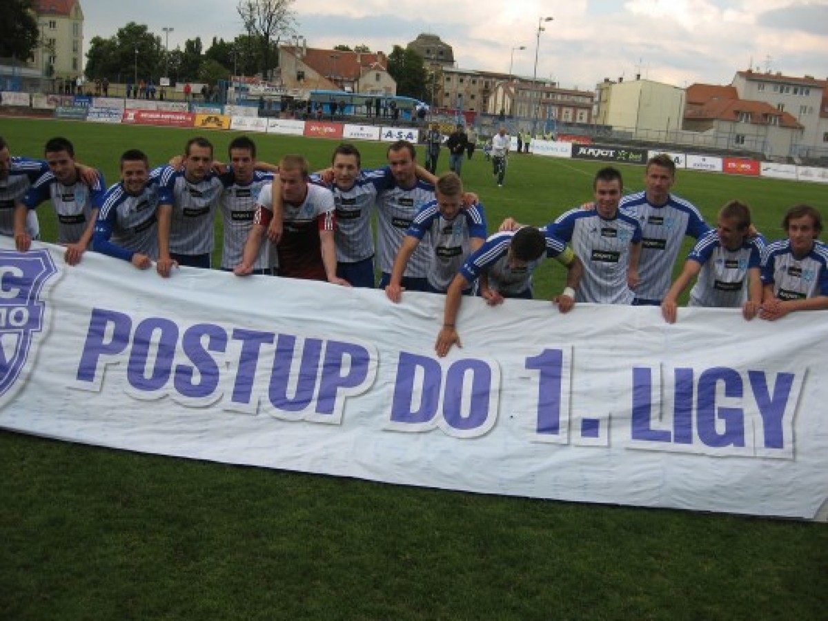 Futbalisti Znojma oslavujú postup do Gambrinus ligy