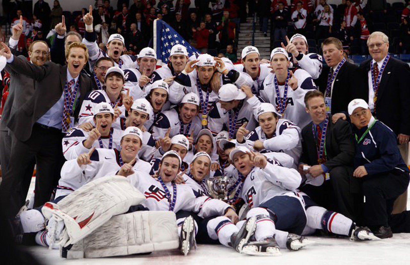 Tím USA s trofejou