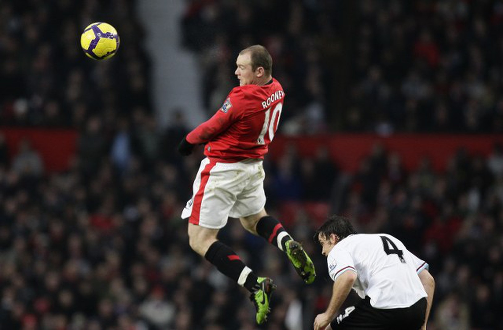 Wayne Rooney v hlavičkovom
