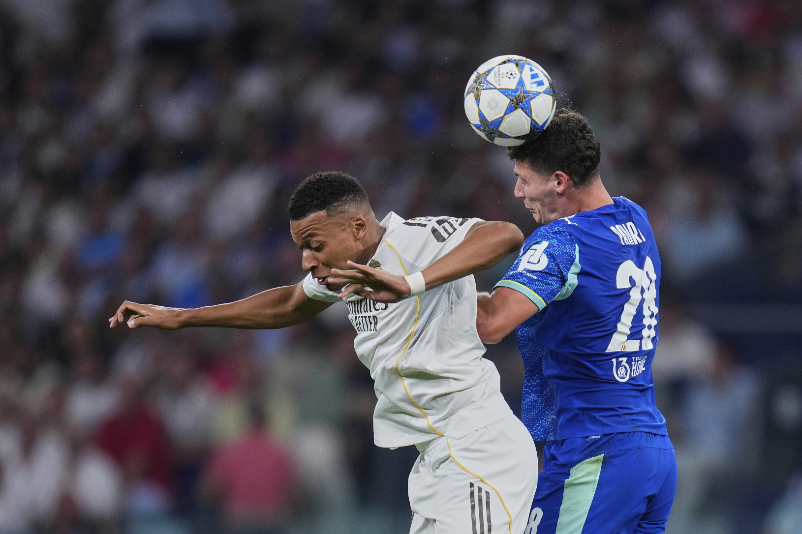 Benjamin Pavard v súboji