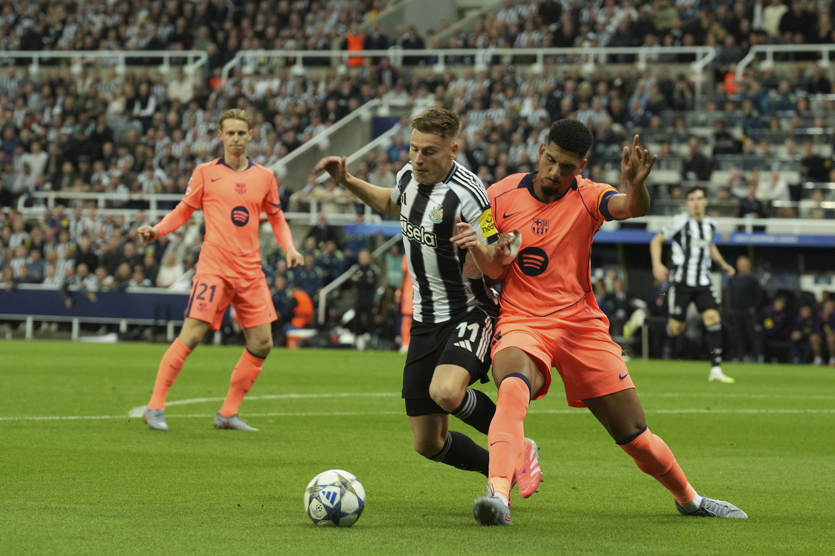 Harvey Barnes a Ronald