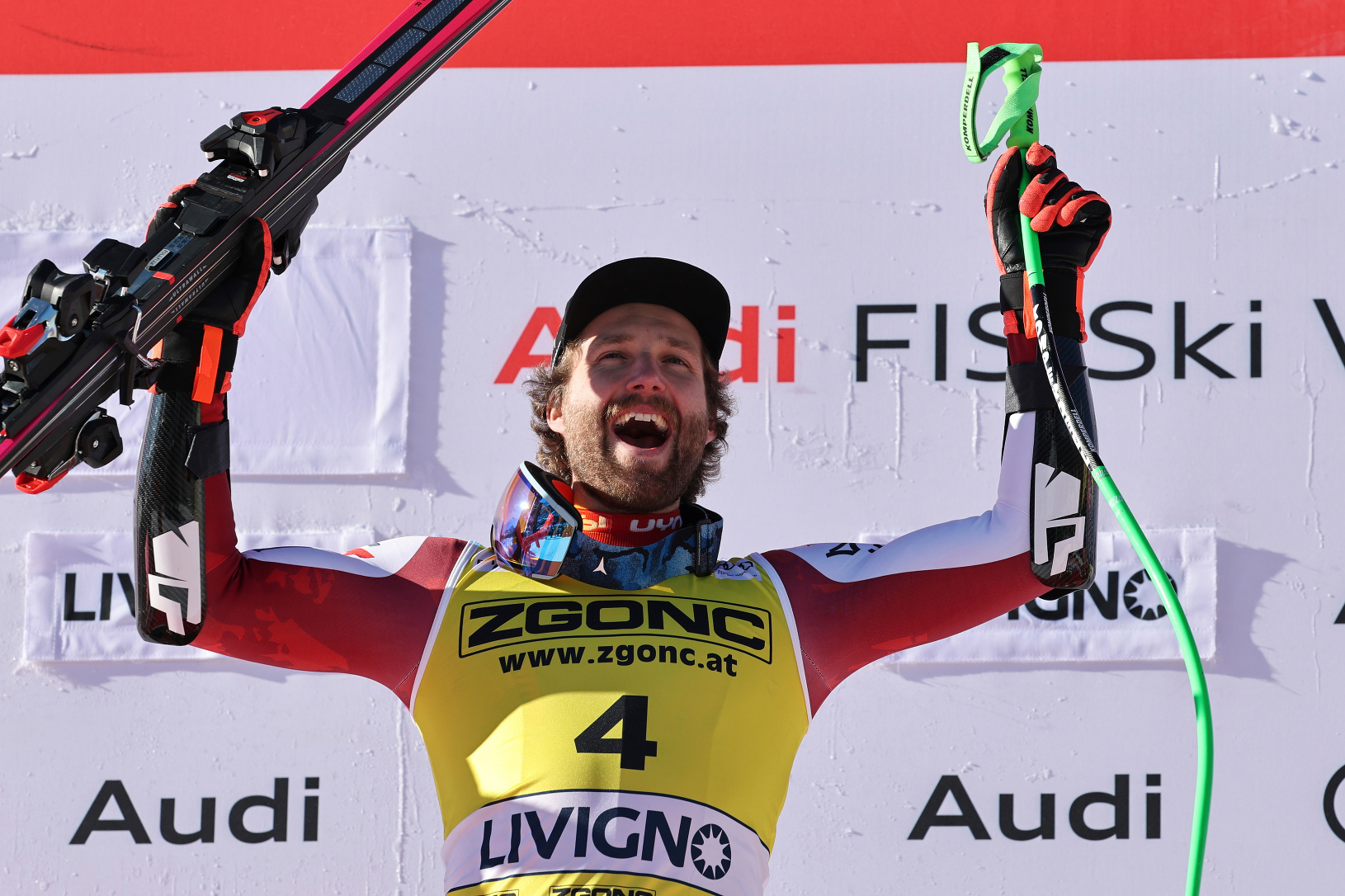 Marco Schwarz oslavuje triumf