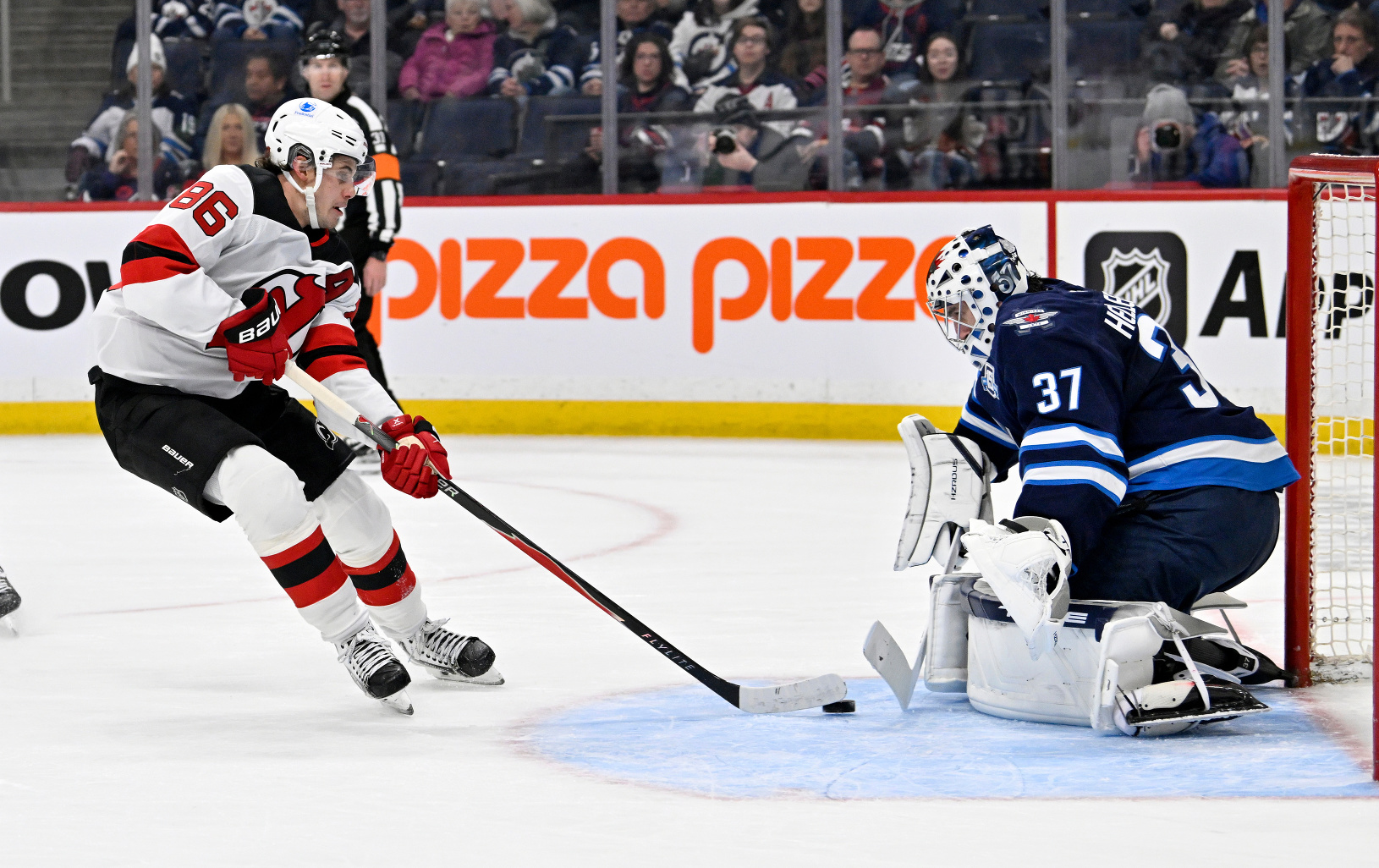 Jack Hughes v šanci