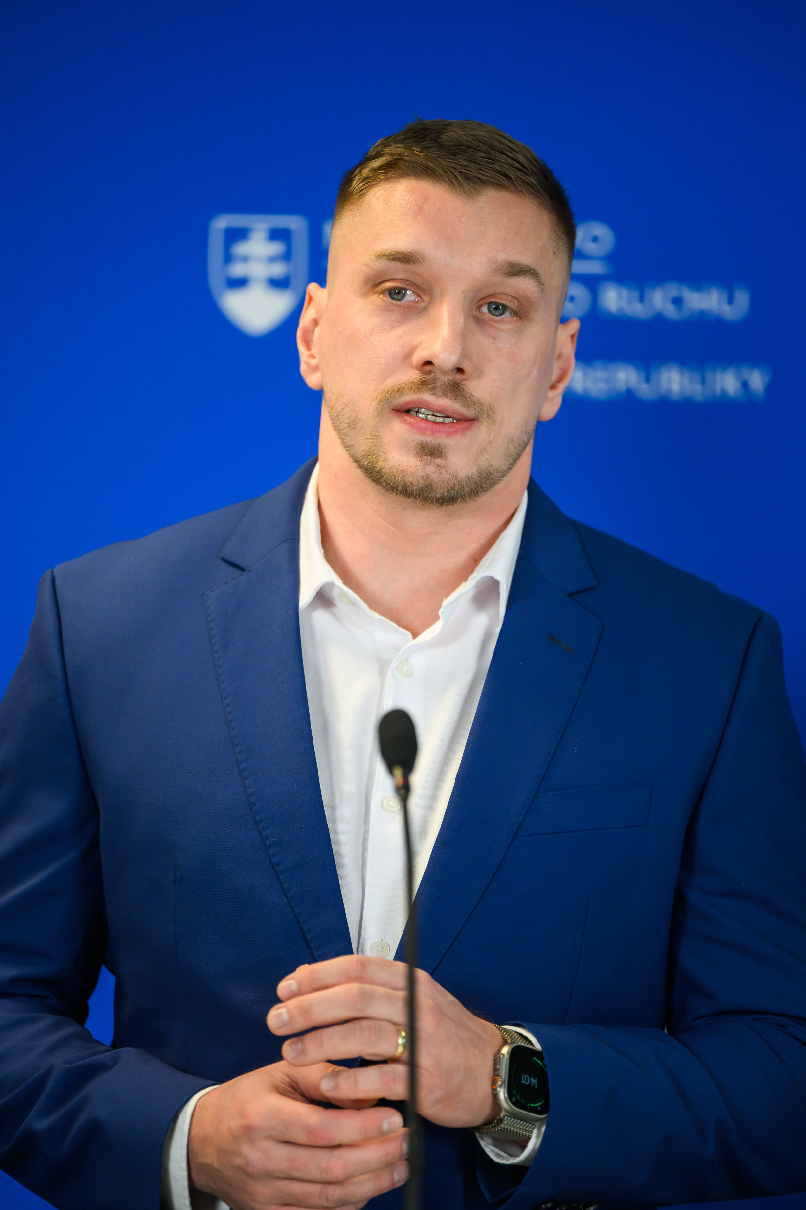 Na snímke poradca ministra