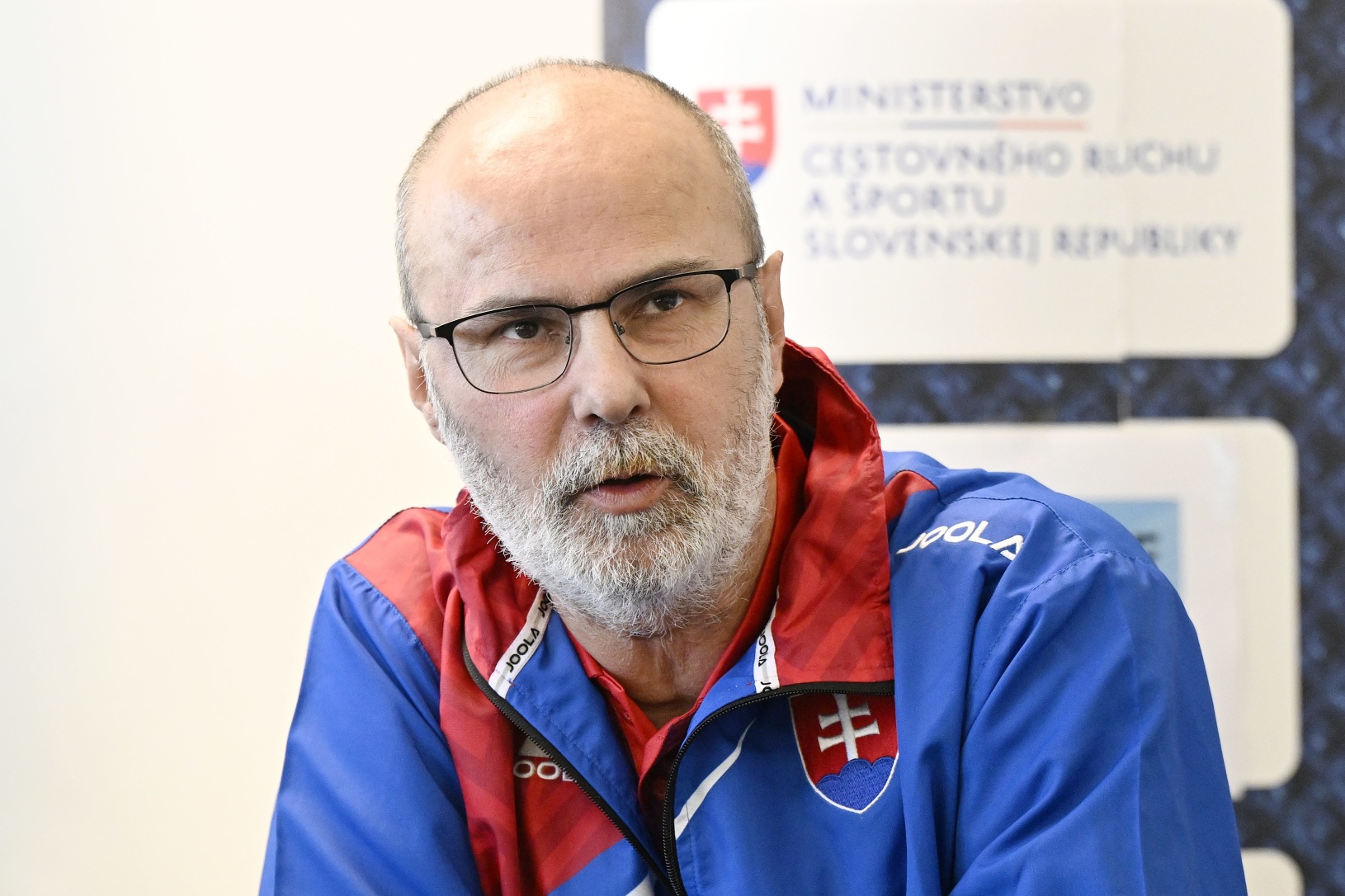 Na snímke tréner ženskej