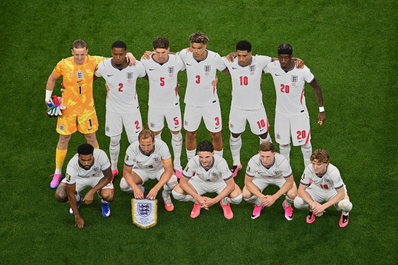 Anglickí futbalisti pózujú pred