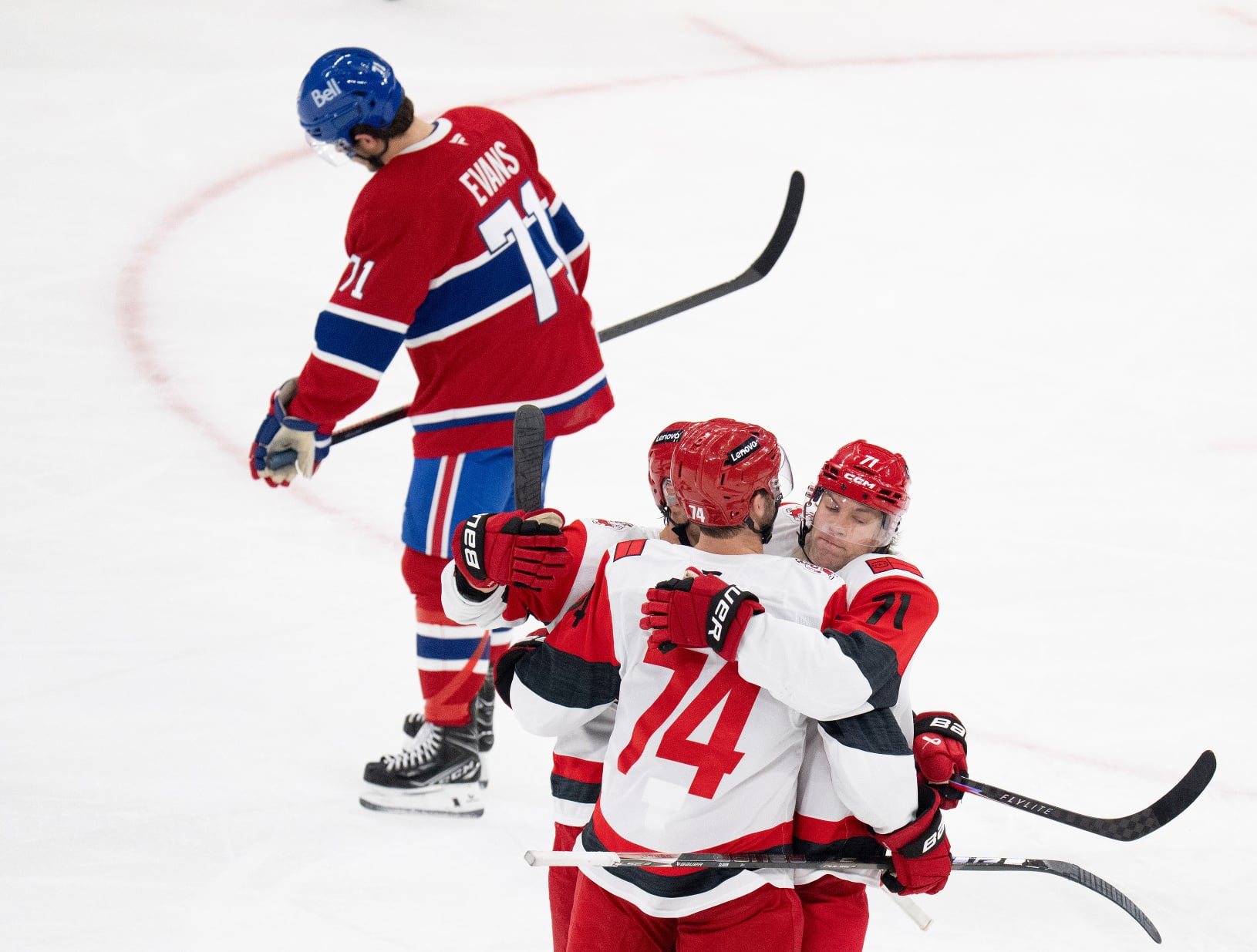 Hokejisti Caroliny Hurricanes sa