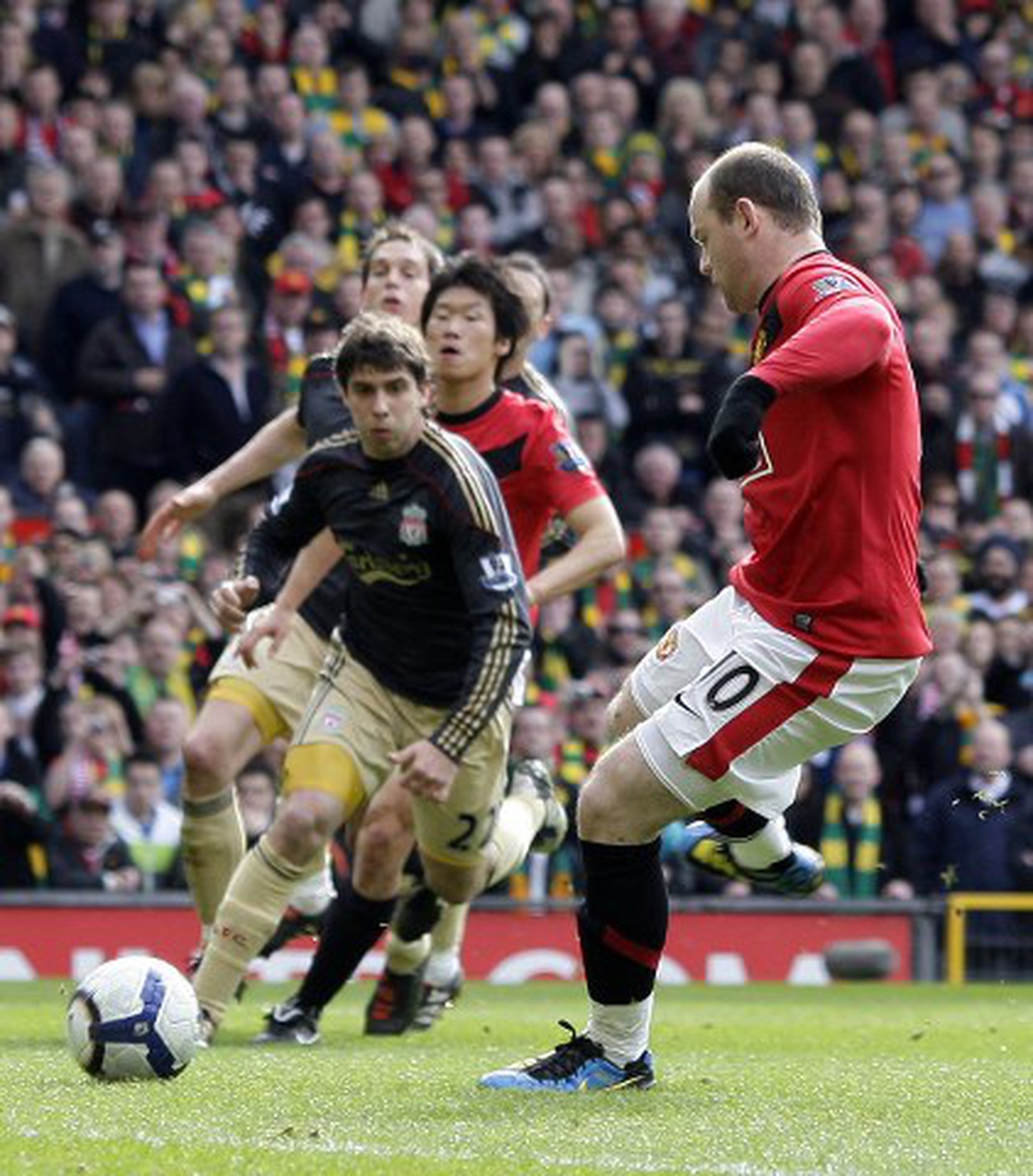 Wayne Rooney pri penalte