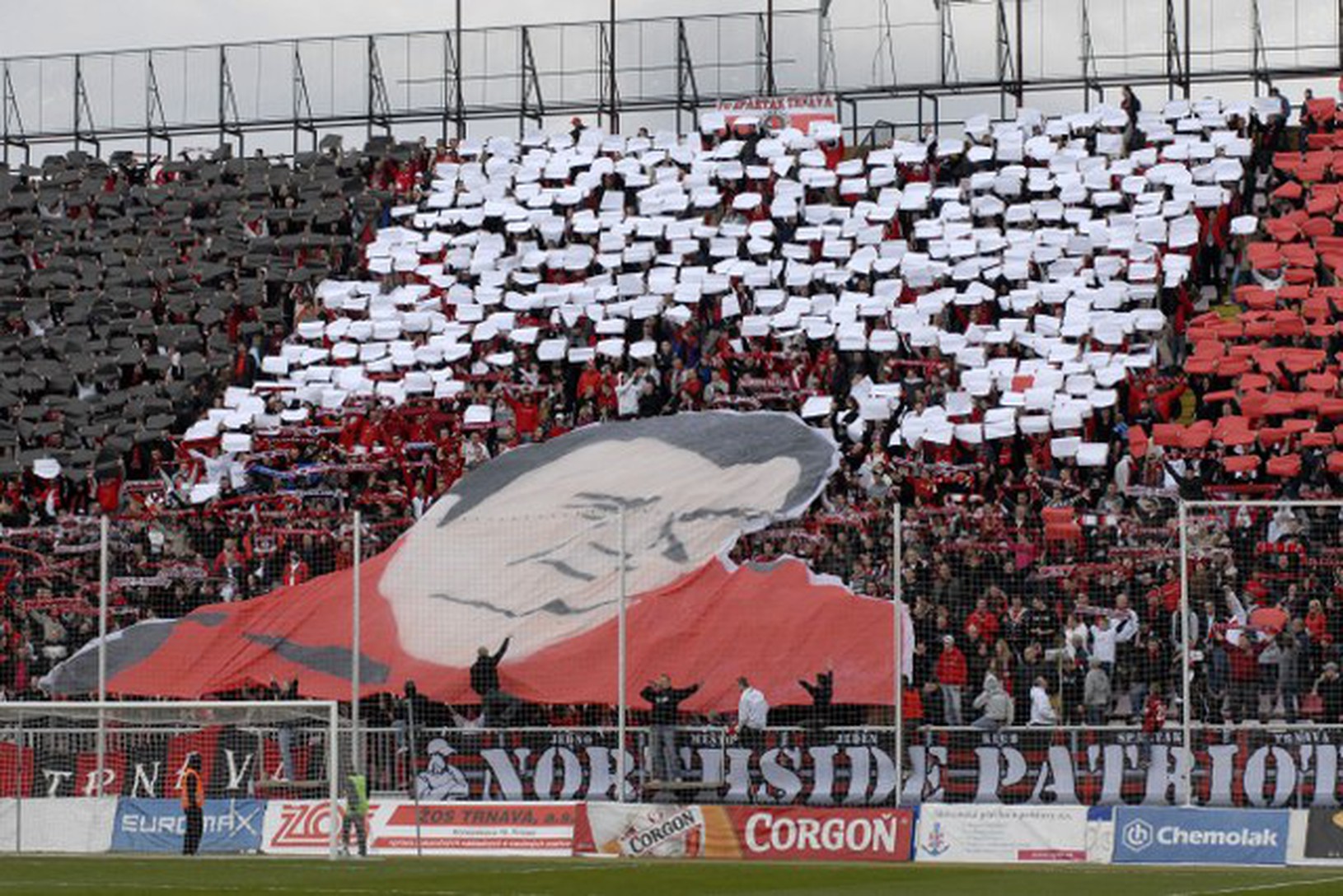 Trnavskí fanúšikovia počas zápasu