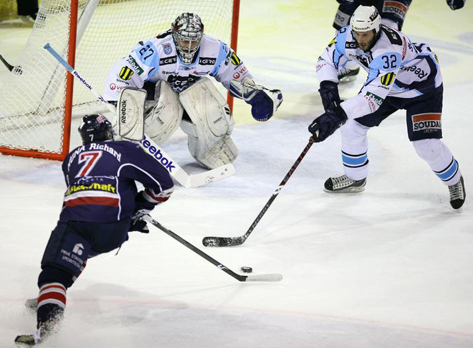 Richard Huna pred brankárom