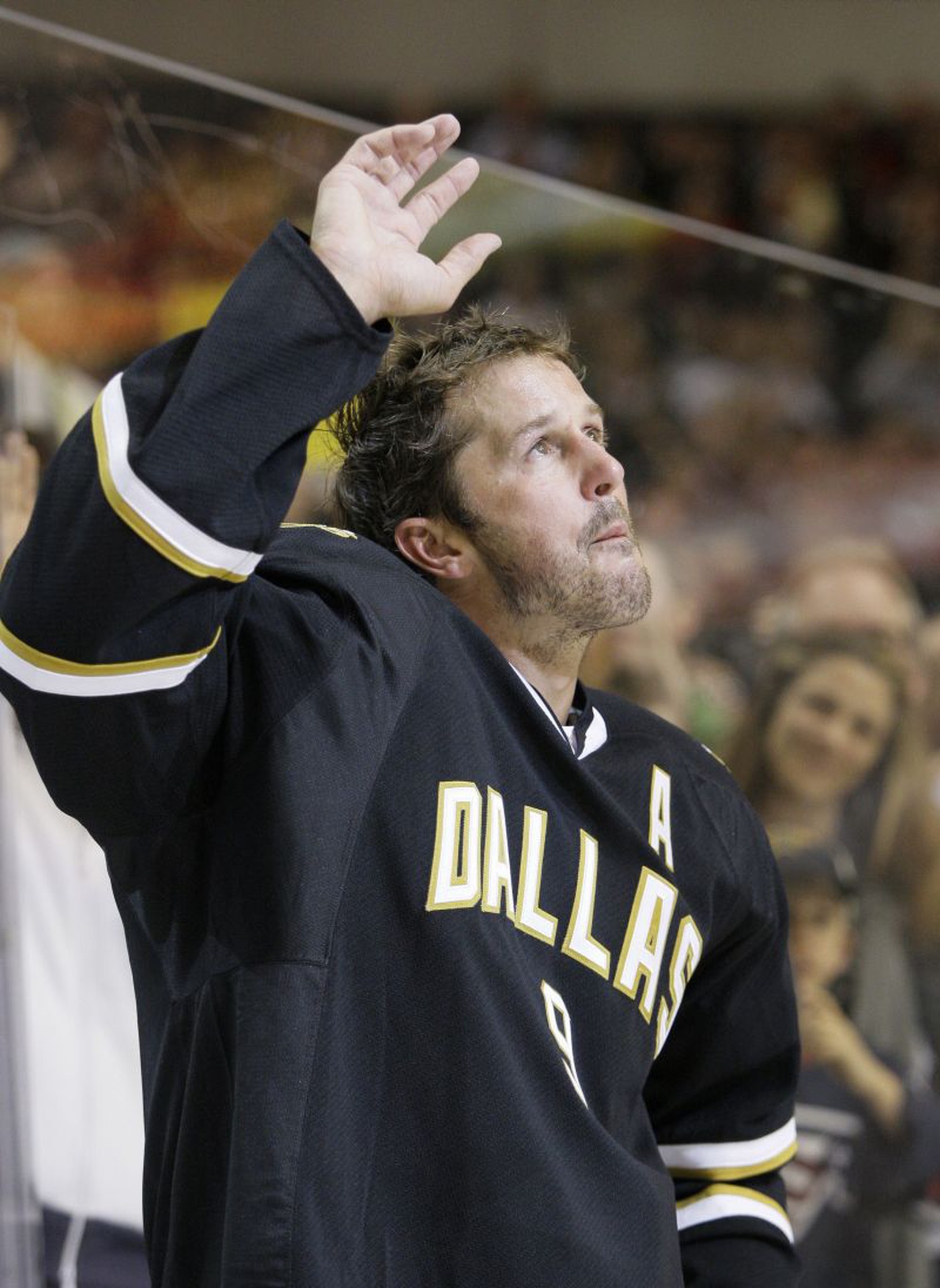 Mike Modano so slzami