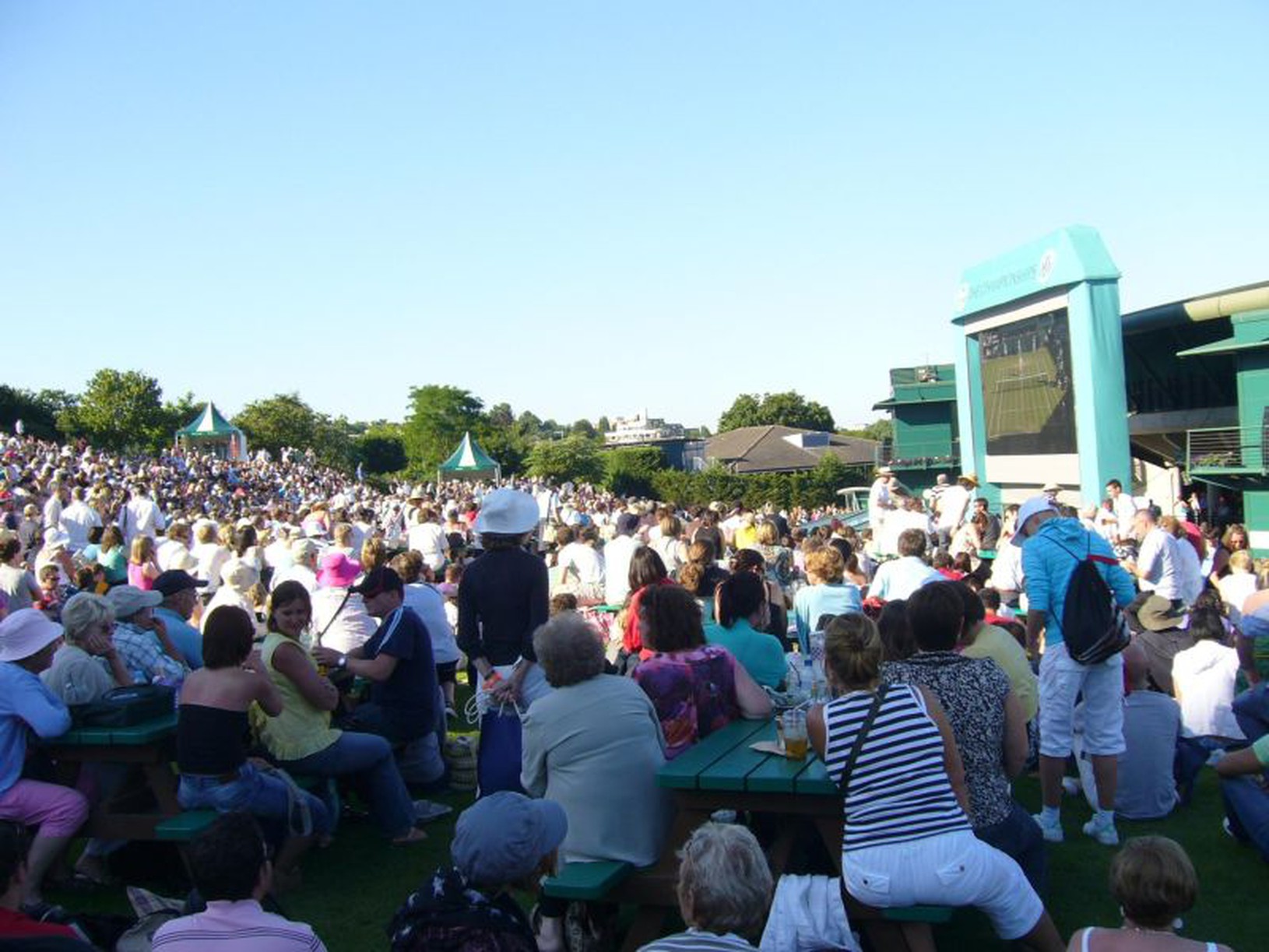 Diváci na Henman Hill