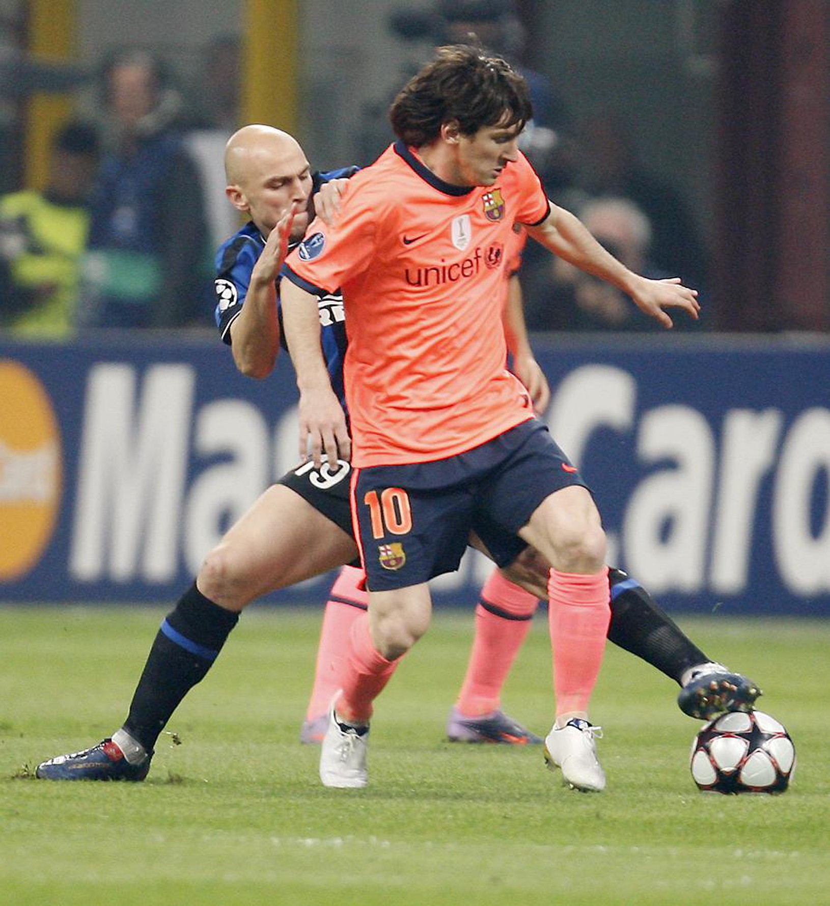 Esteban Cambiasso sa pokúša
