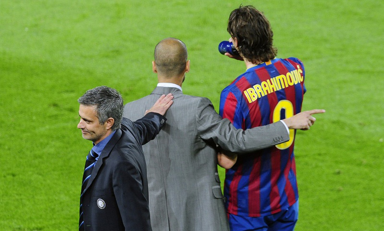 Mourinho poklepkáva Guardilu po