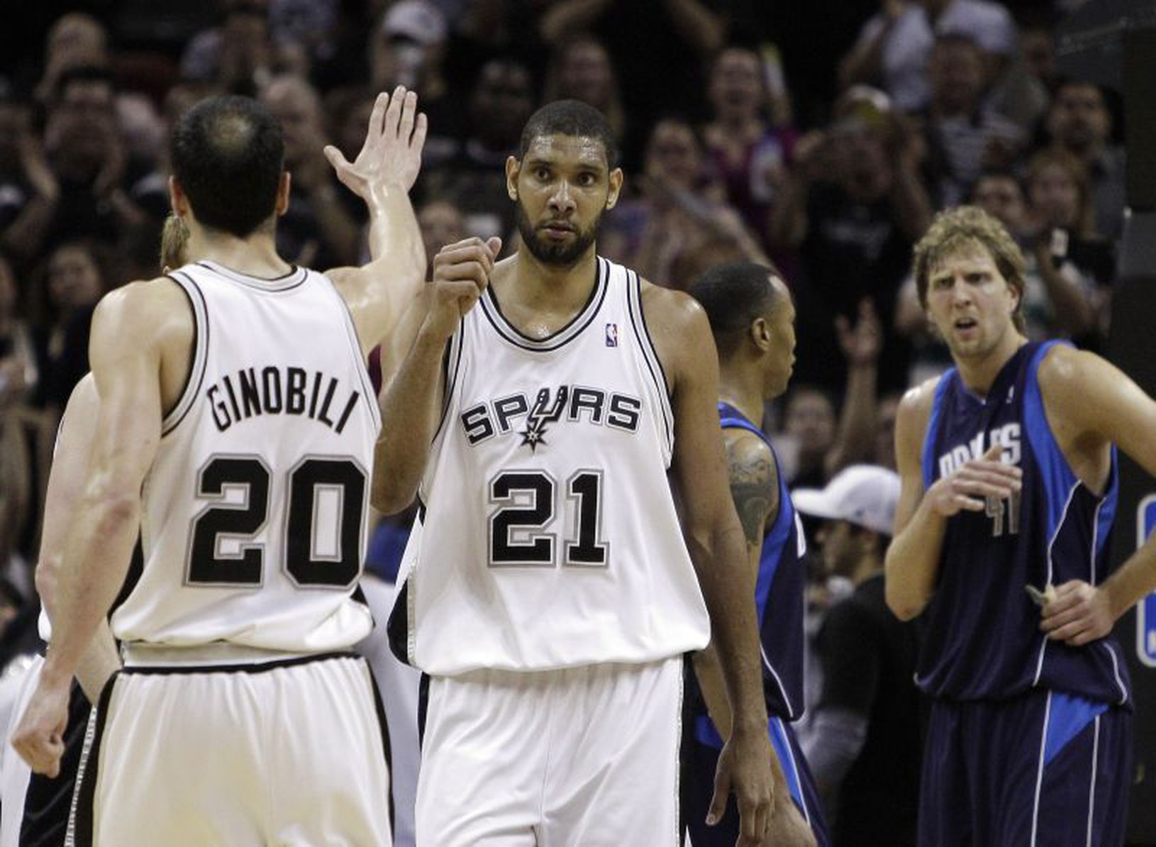 Spokojní Ginobili a Duncan,