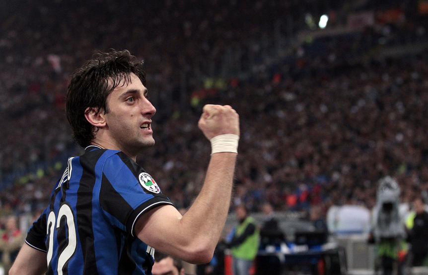 Diego Milito strelil v