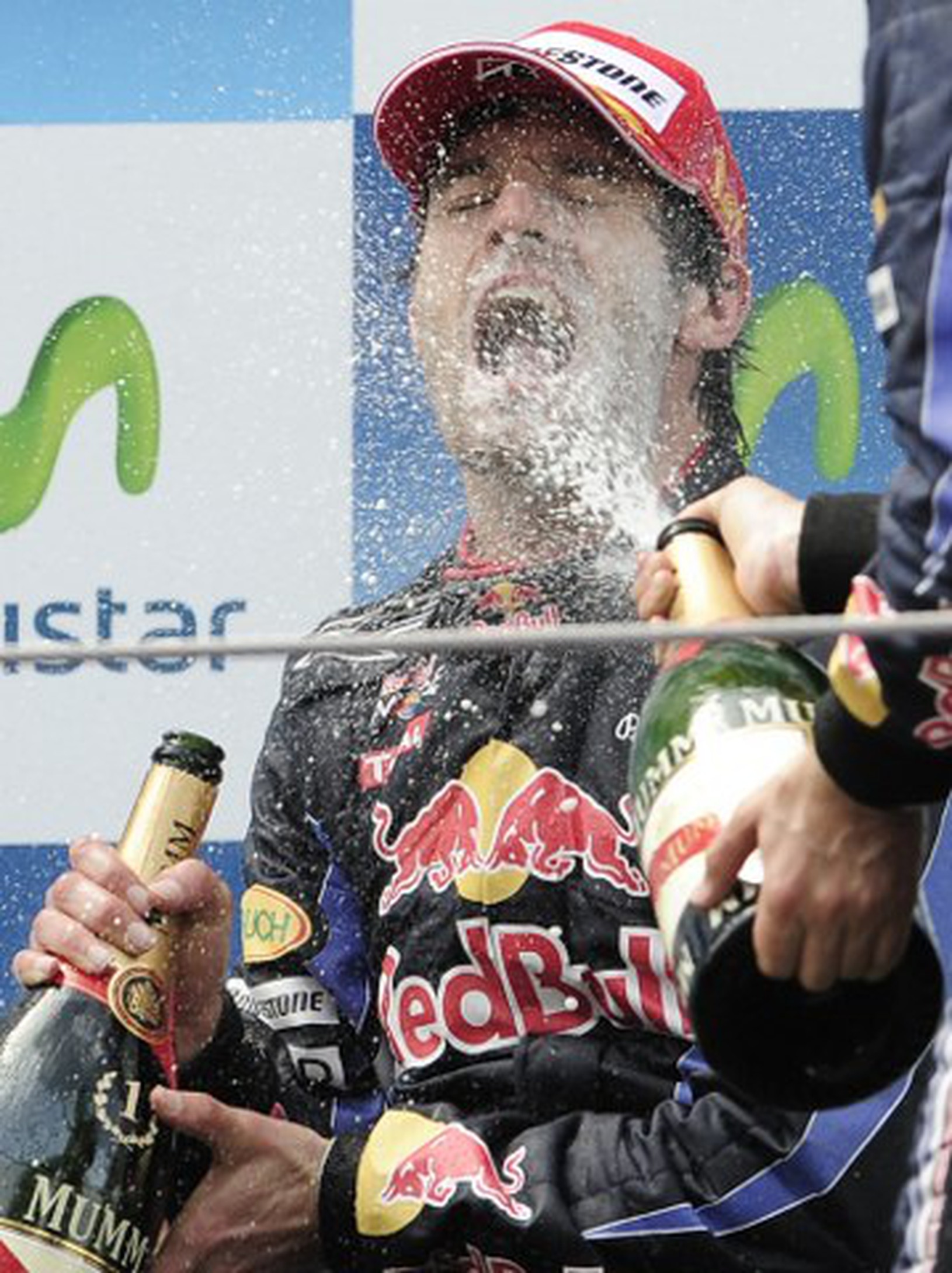 Mark Webber oslavuje víťazstvo