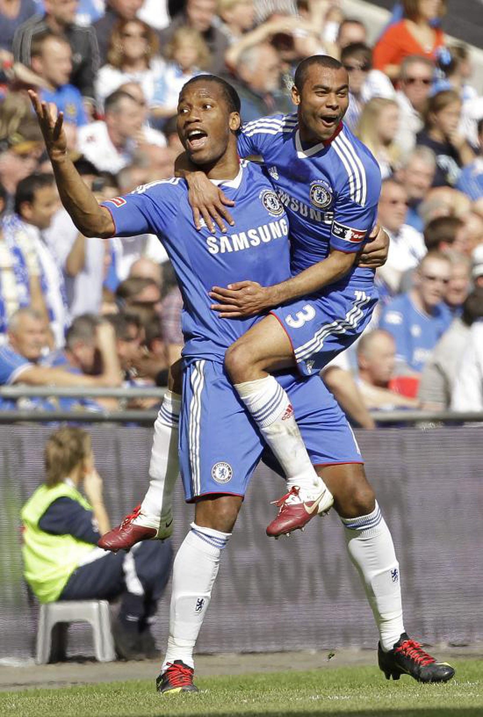 Didier Drogba a Ashley