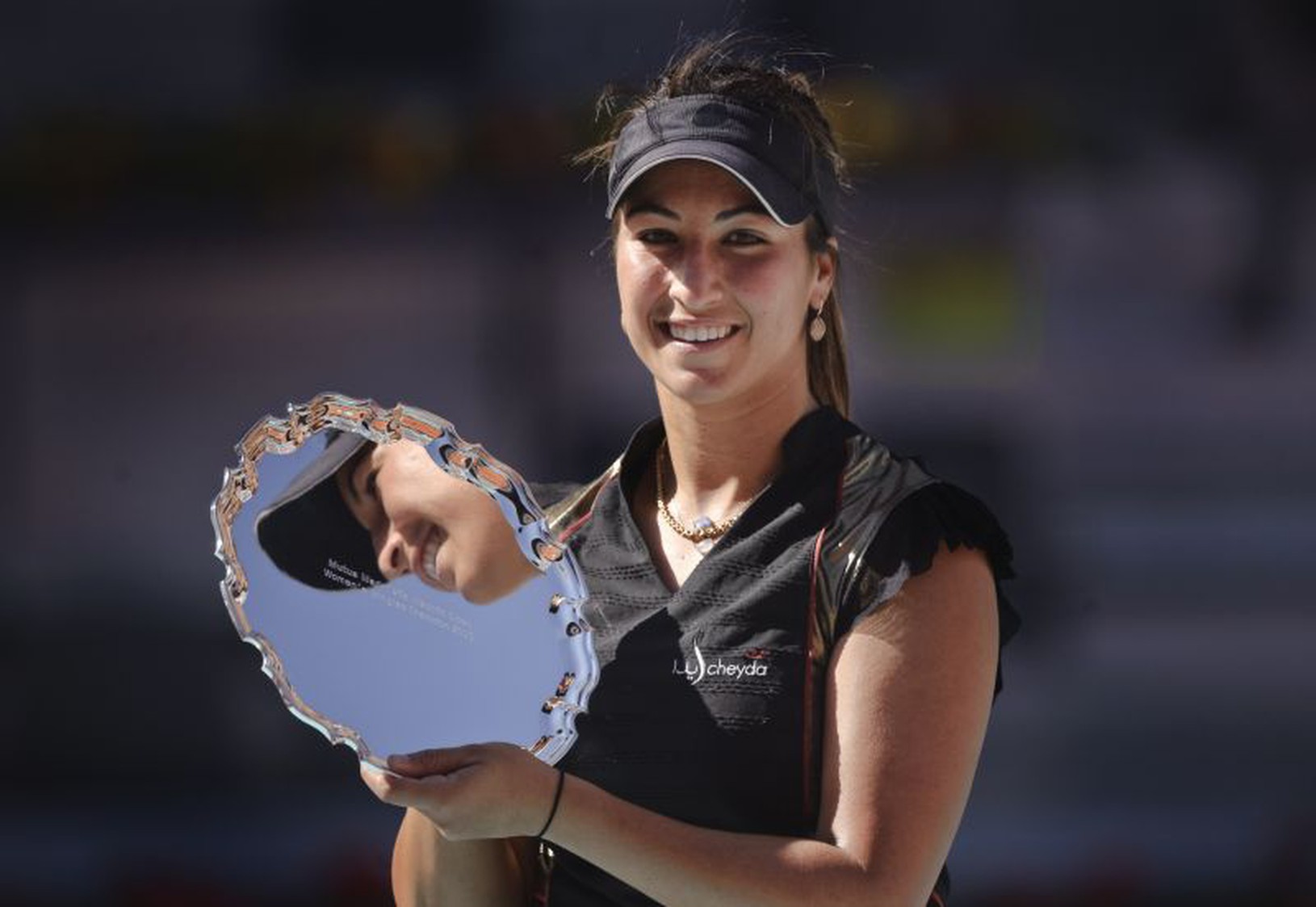 Aravane Rezaiová s trofejou