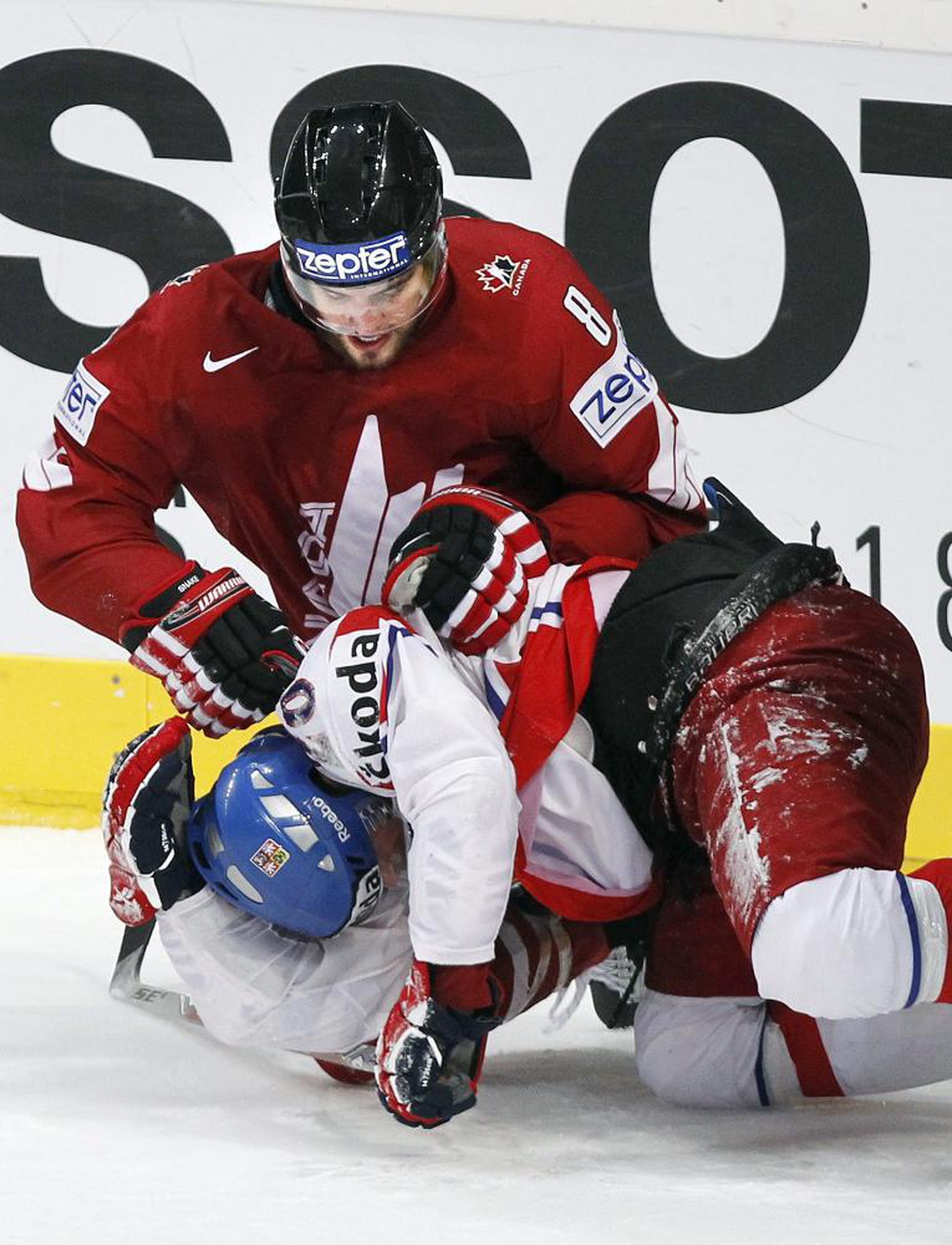 Brent Burns sa zaplietol