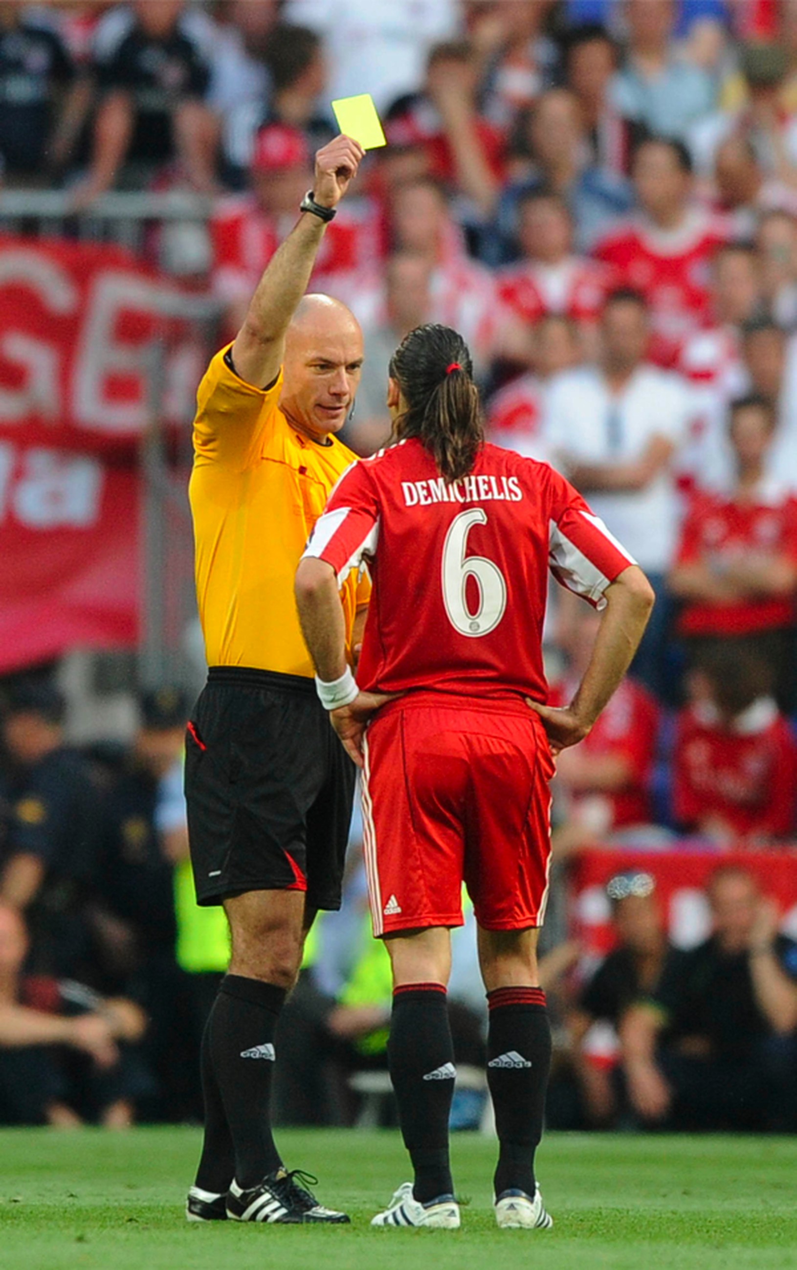 Howard Webb dáva žltú