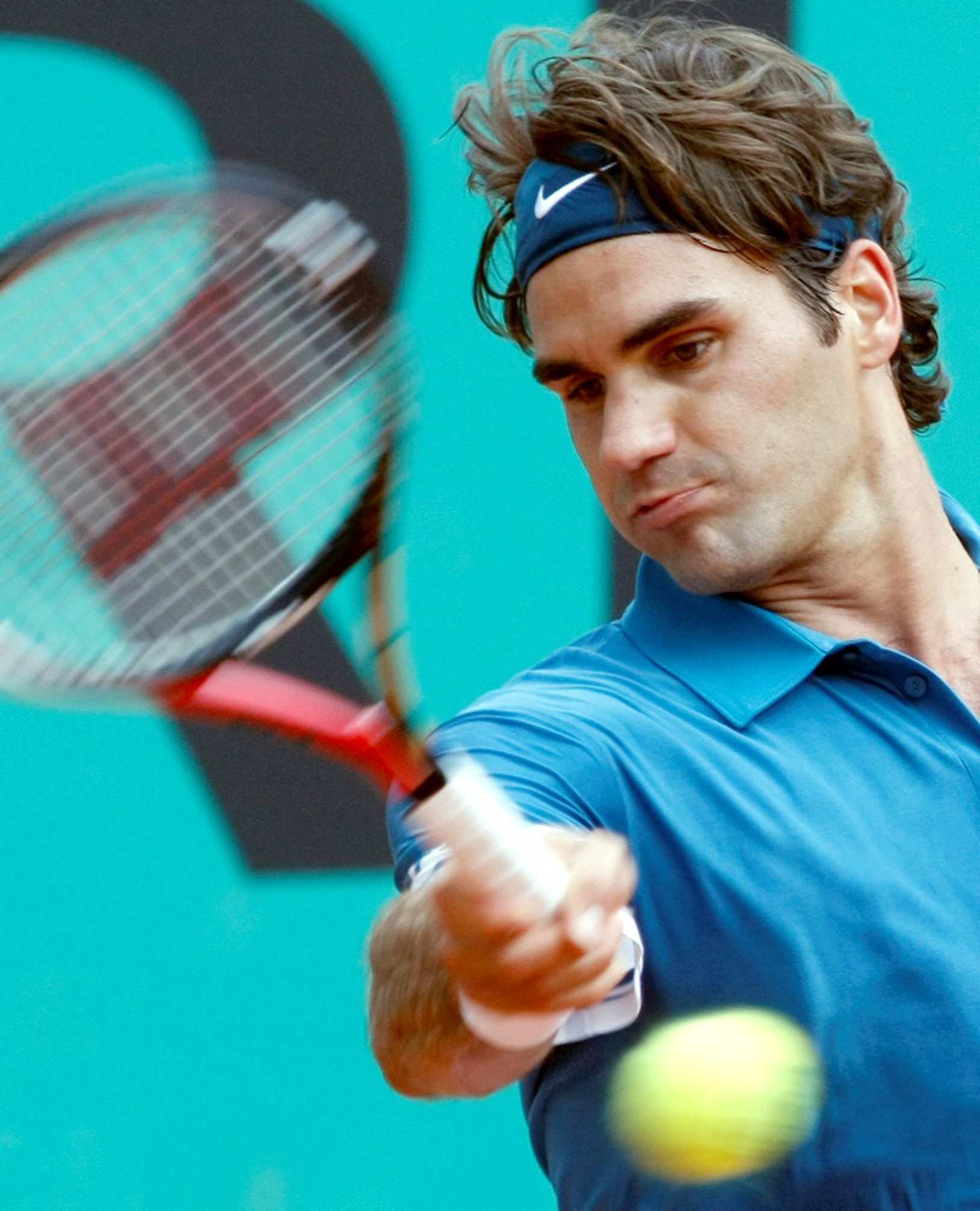 Roger Federer hladko postúpil