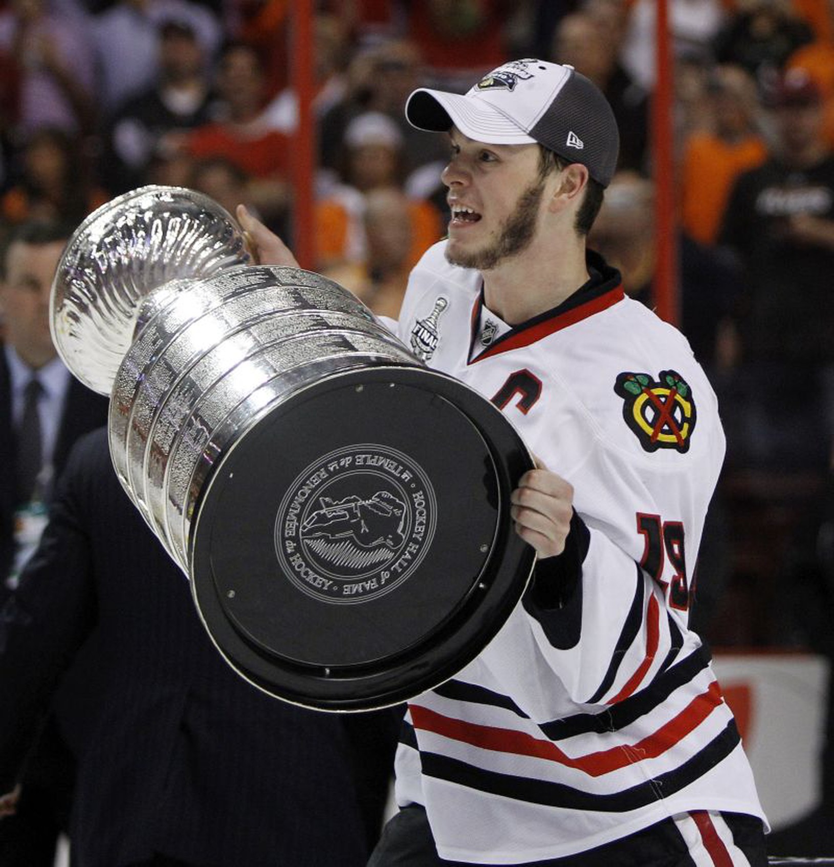 Kapitán Toews s trofejou