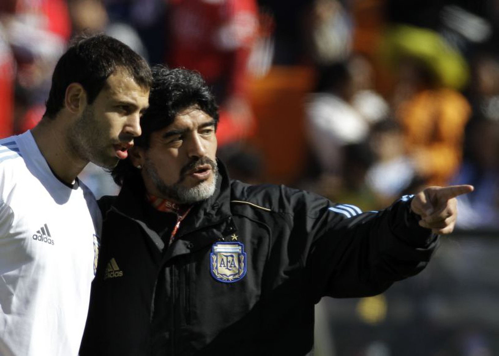 Maradona dáva inštrukcie Mascheranovi