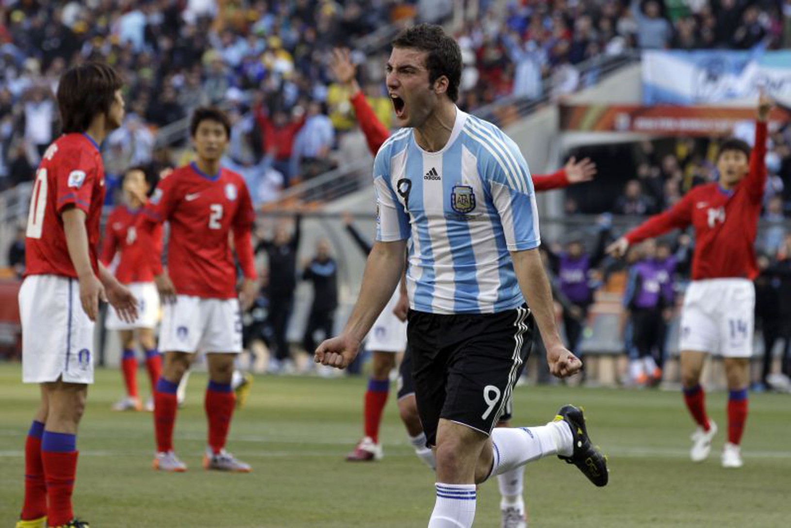 Gonzalo Higuaín strelil druhý
