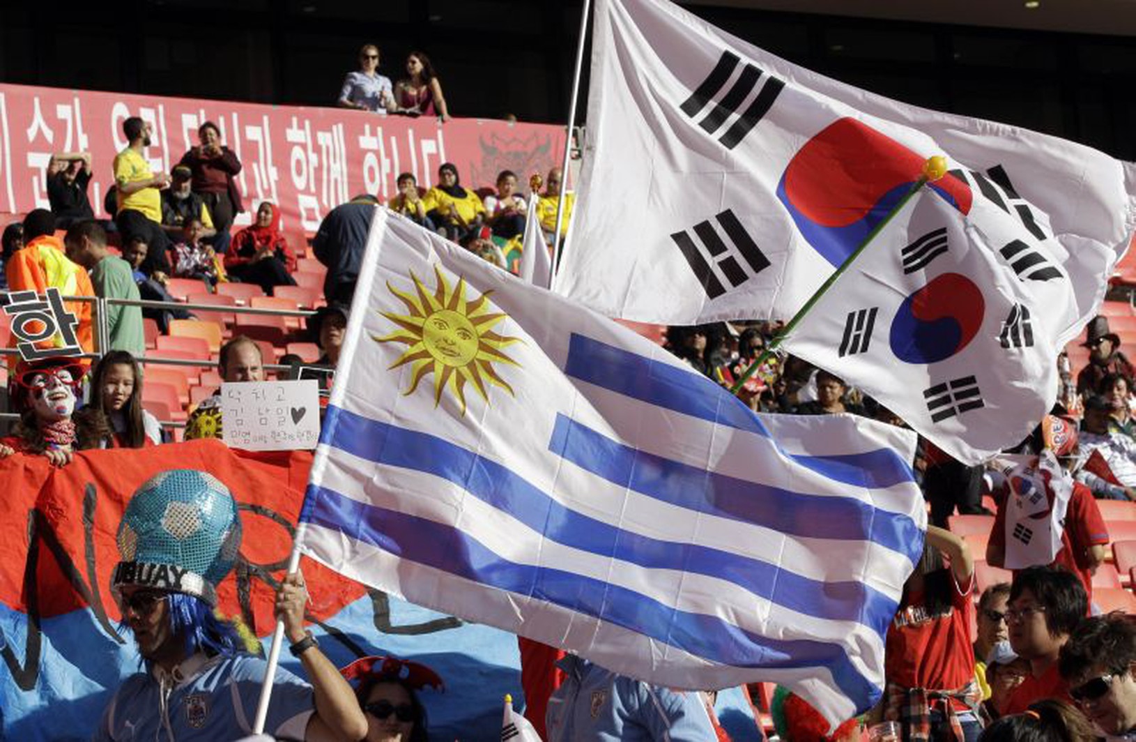 Fanúšikovia Uruguaja a Kórei