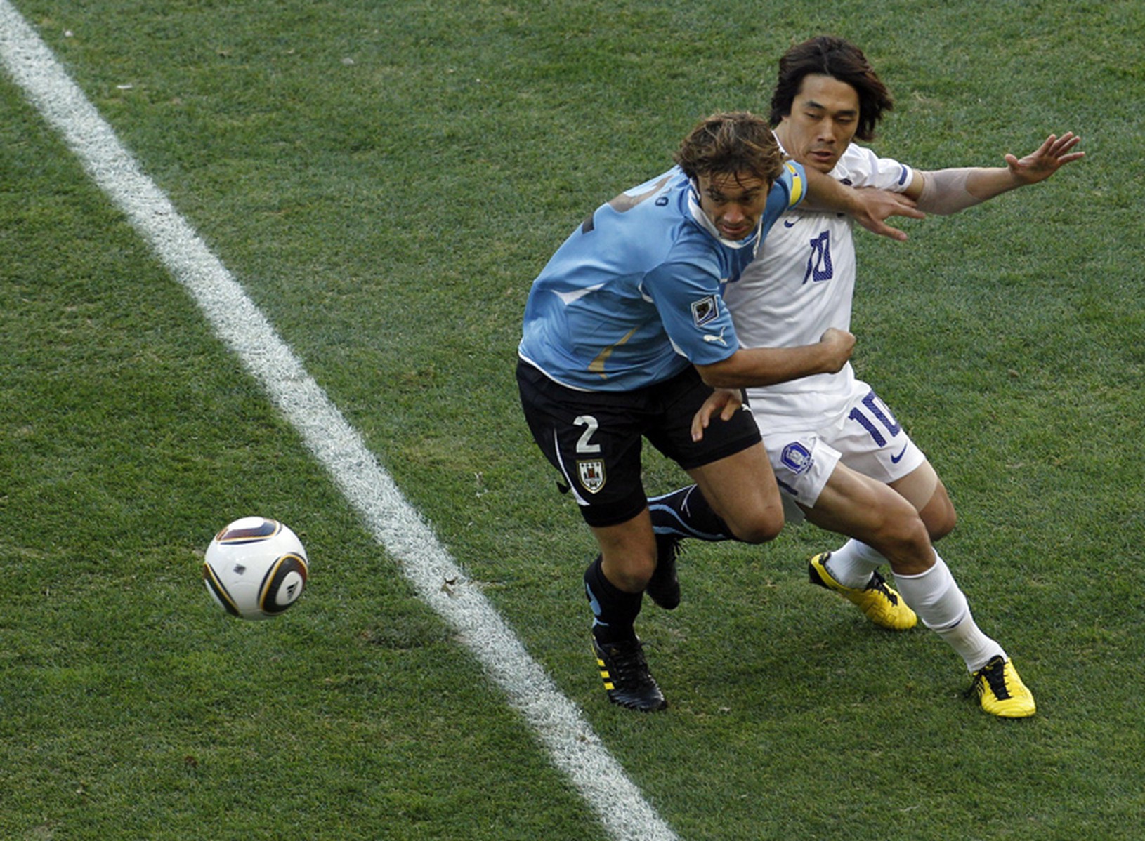 Diego Lugano a Chu-young