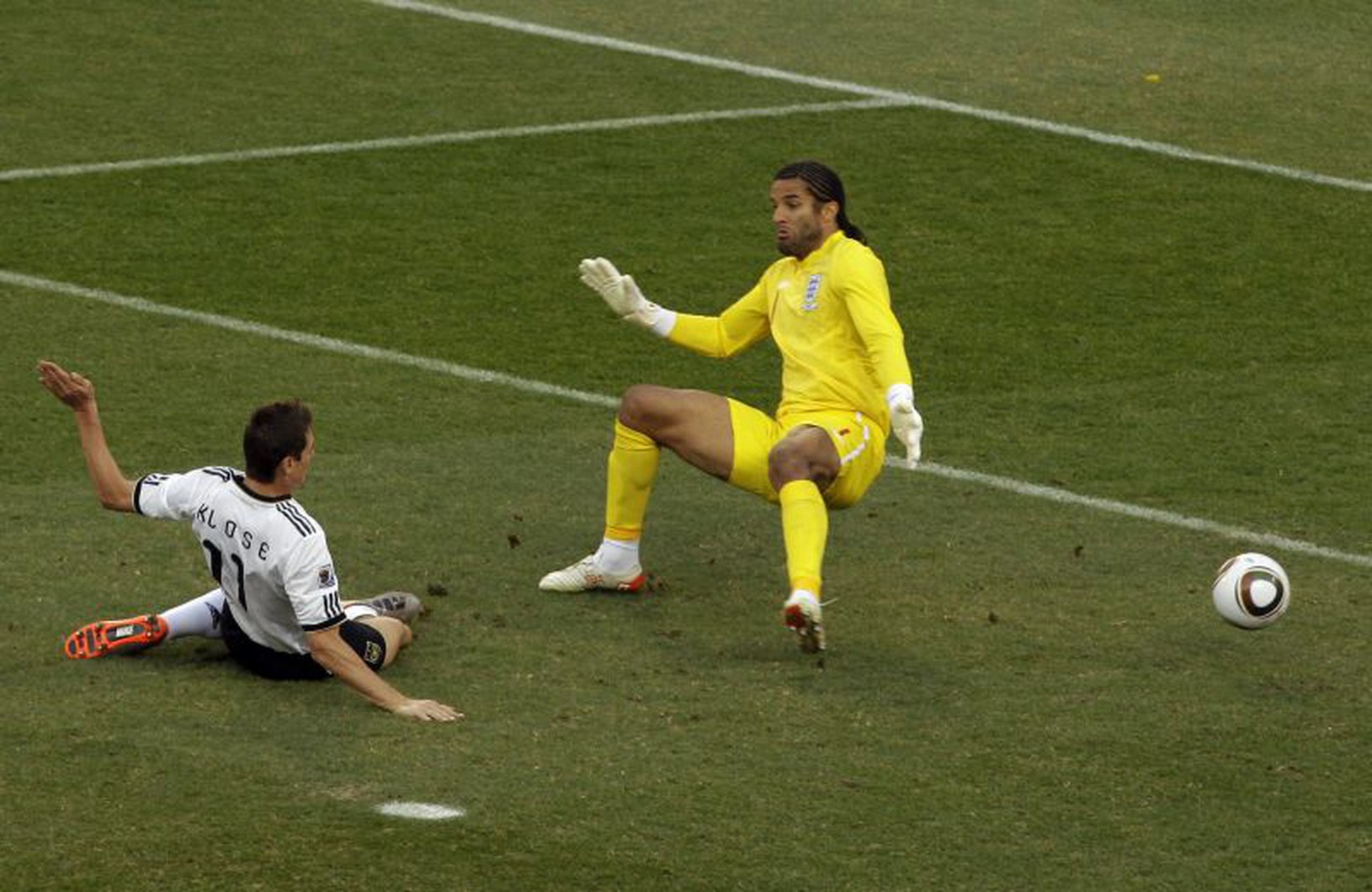 Klose prekonáva Jamesa