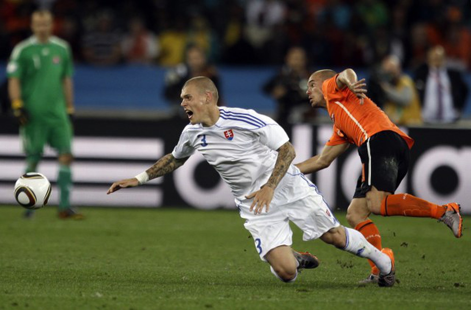 Škrtel a Sneijder v