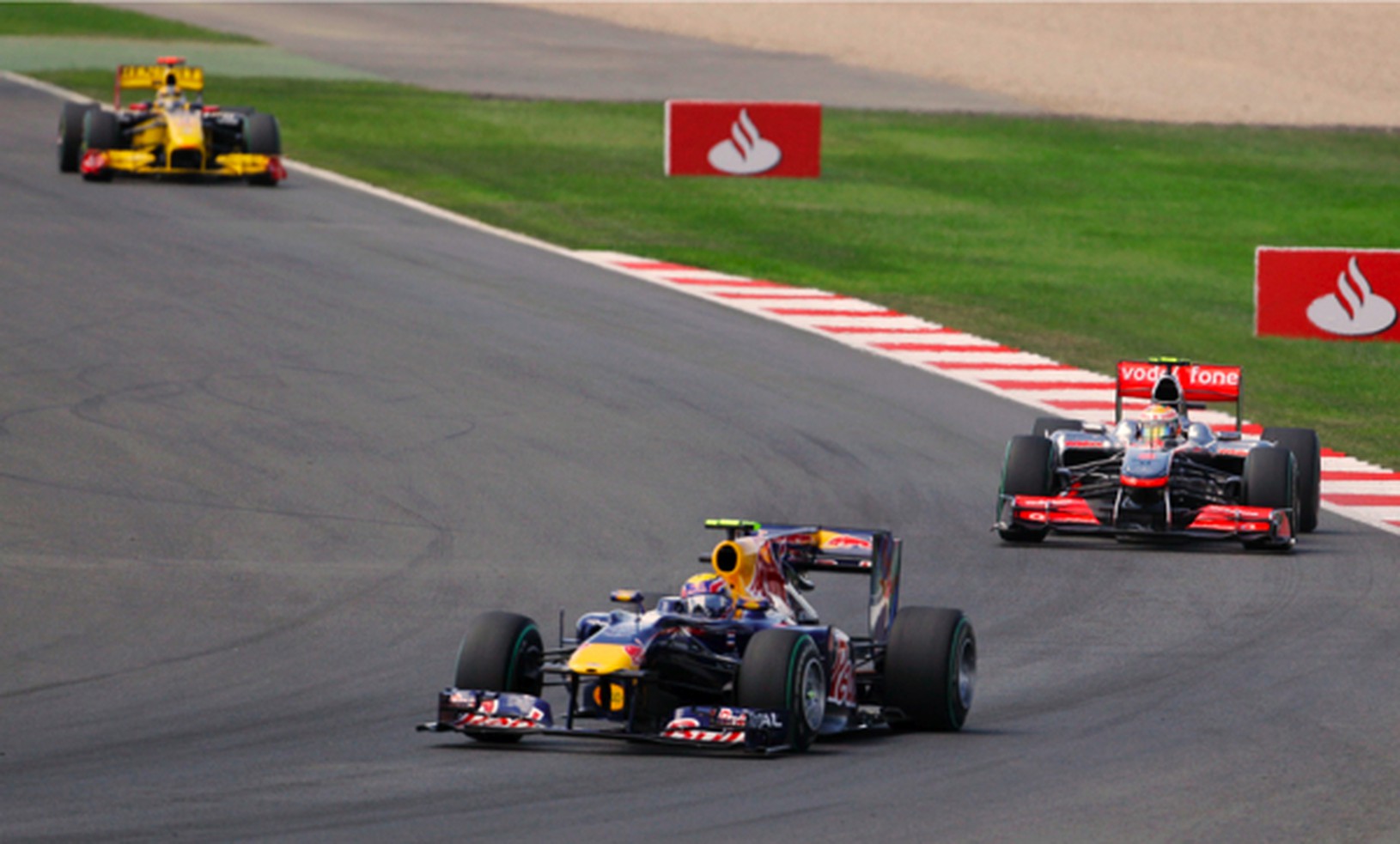 Mark Webber stíhaný Lewisom