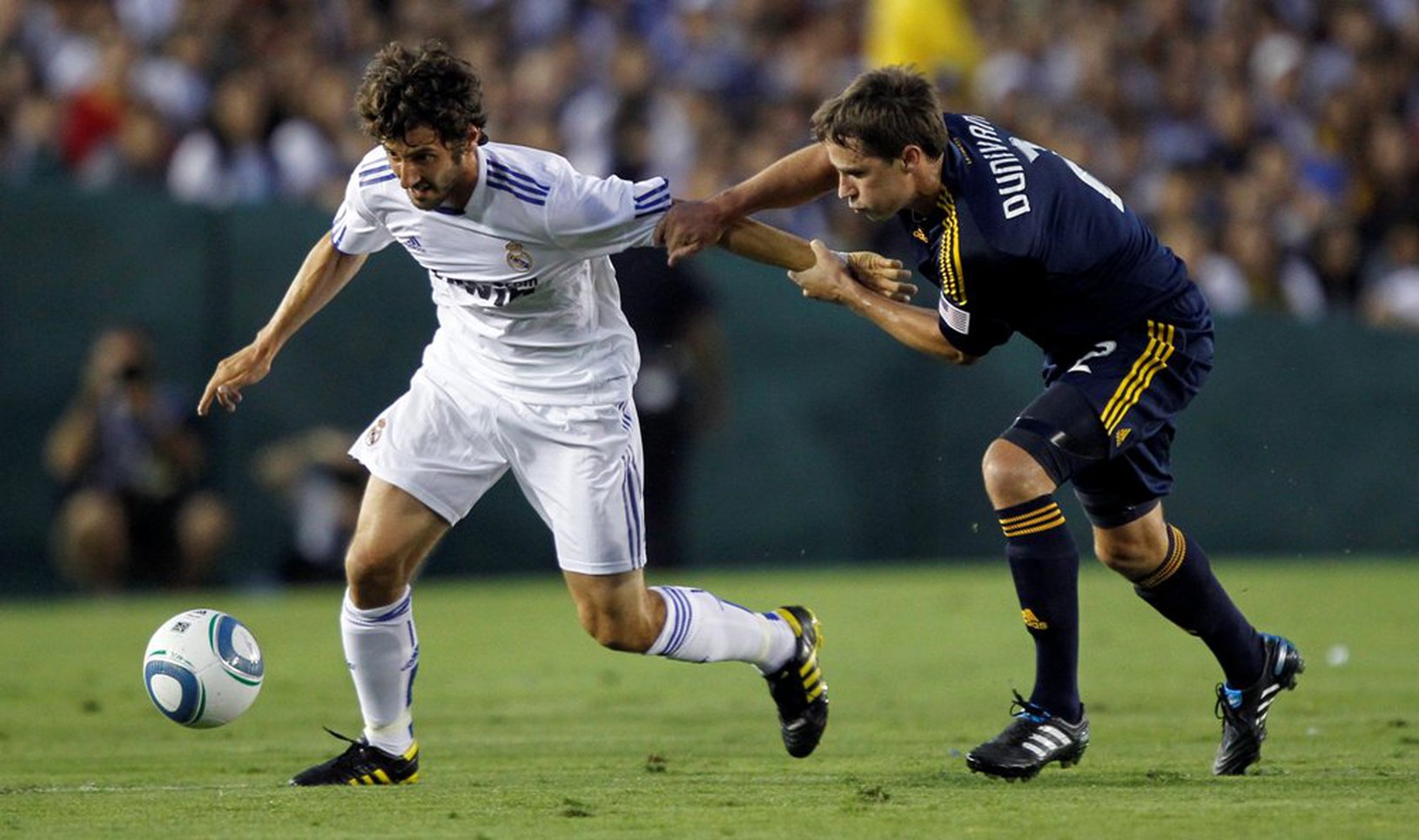 Todd Dunivant sa rukami,