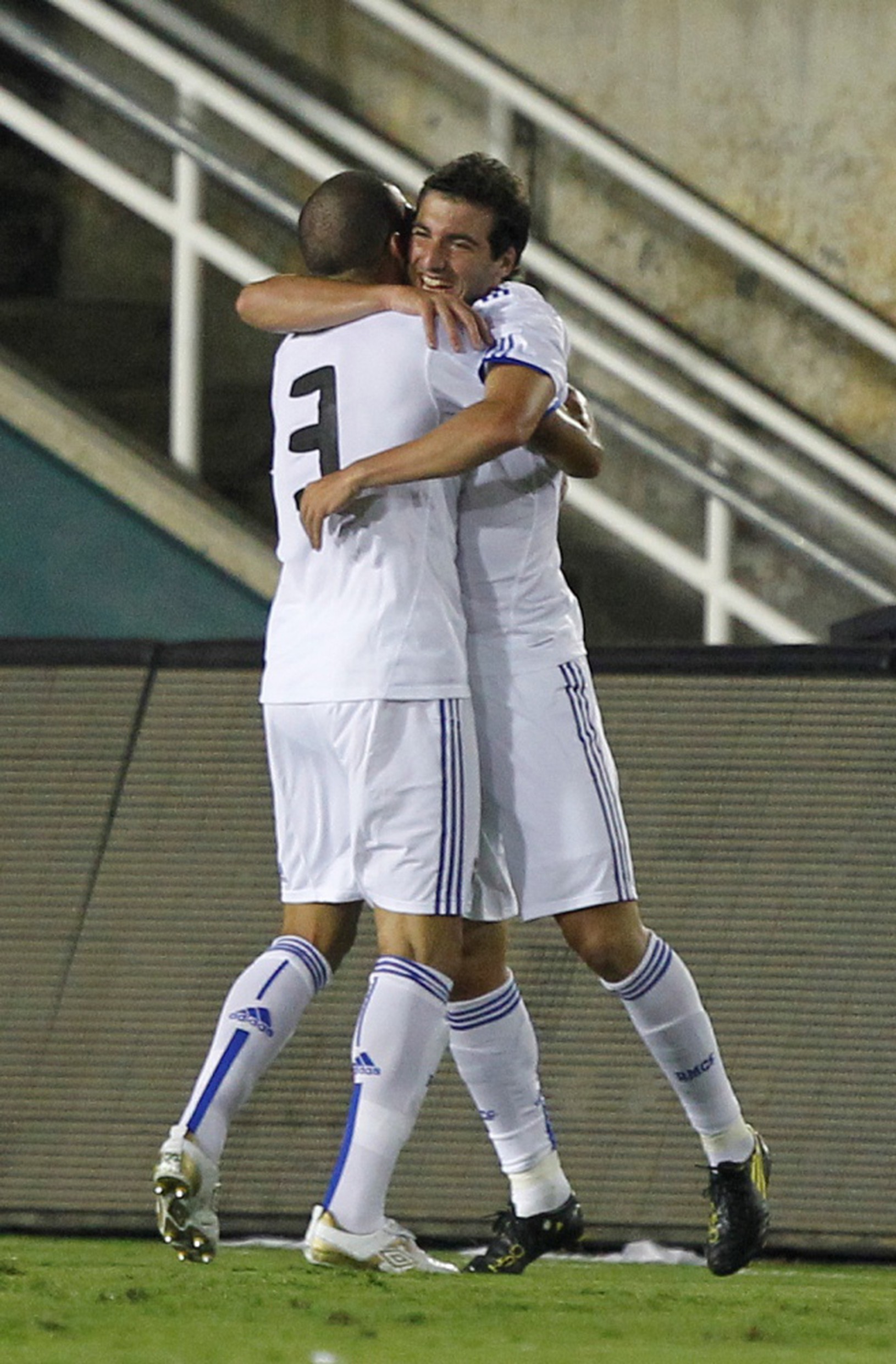 Gonzalo Higuain a Pepe
