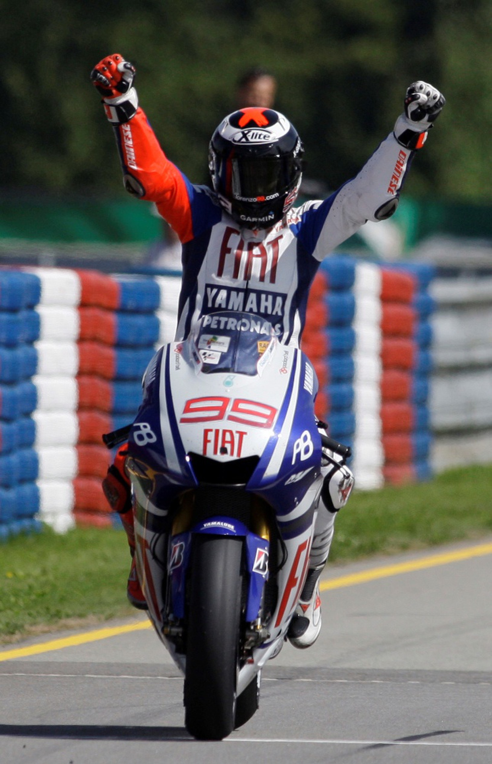 Jorge Lorenzo oslavuje triumf