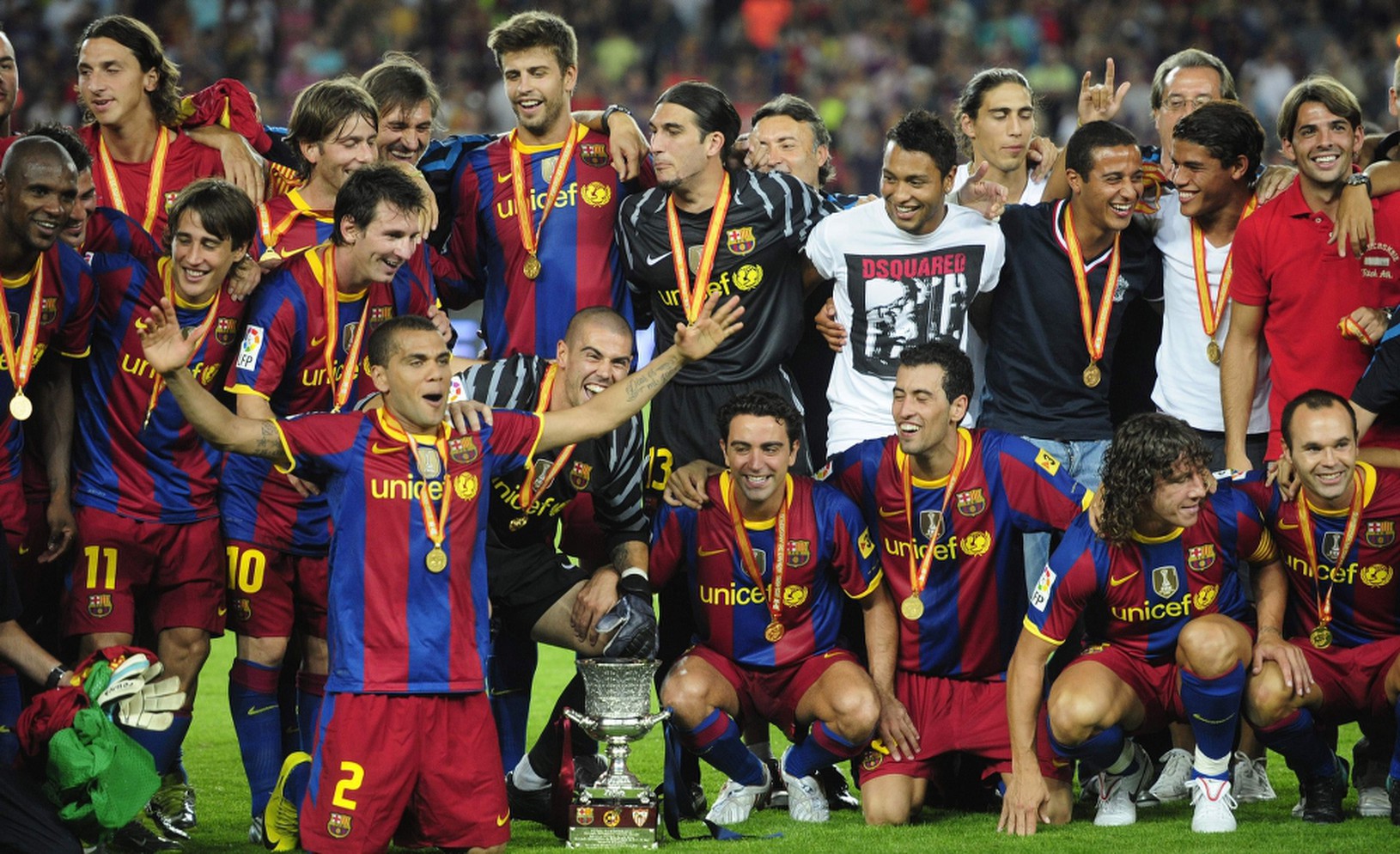 Hráči Barcelony s trofejou